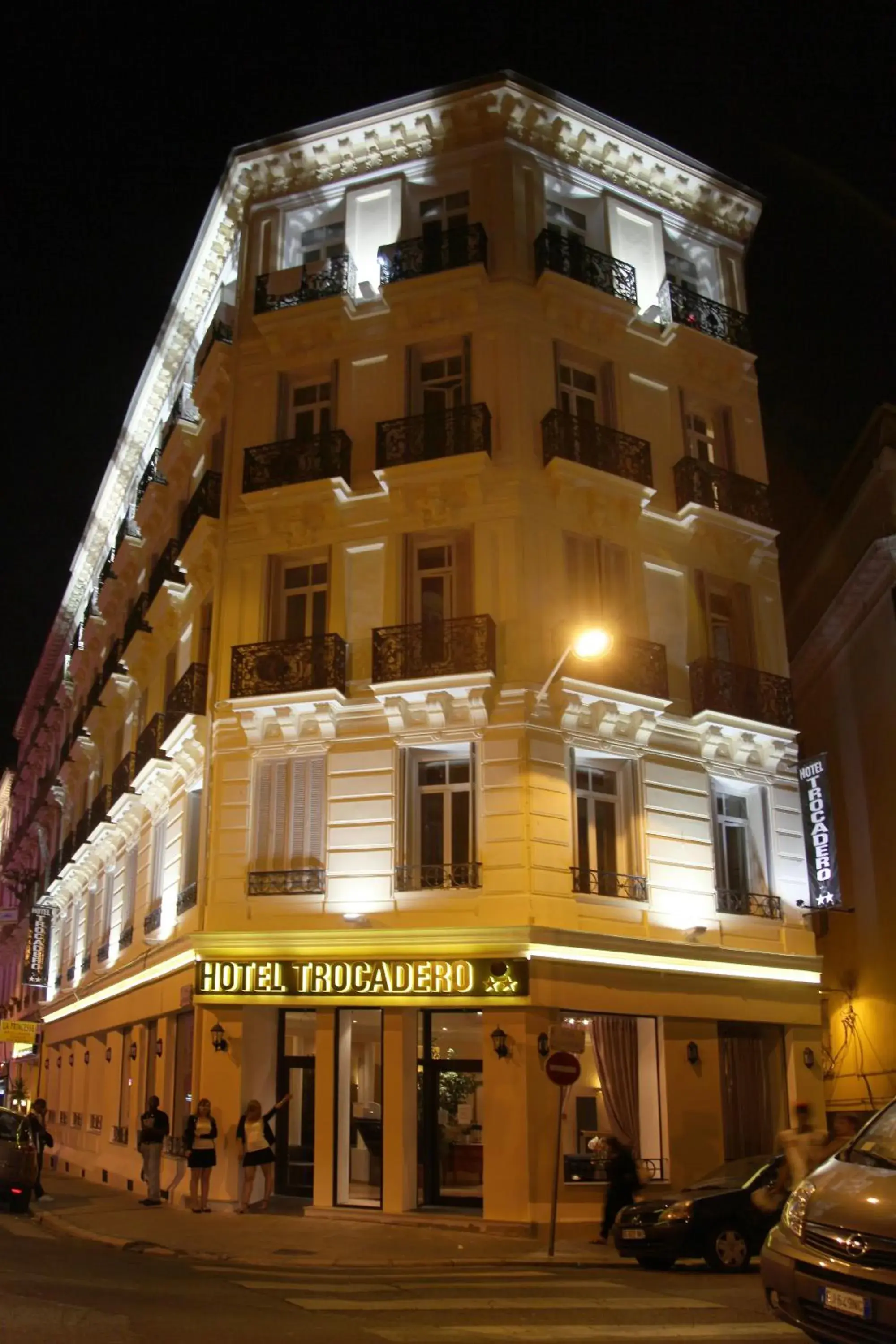 Facade/entrance, Property Building in Trocadero