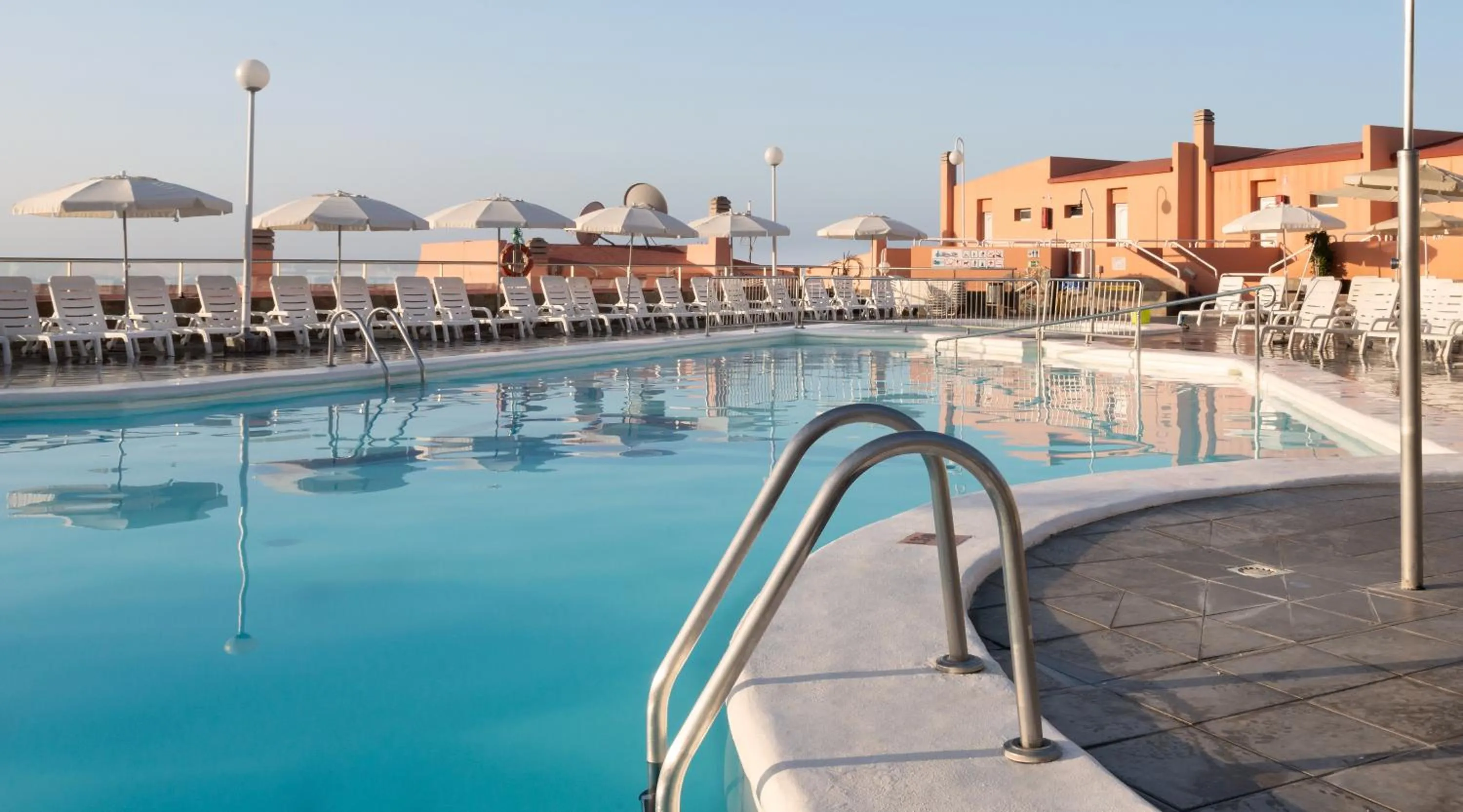 Swimming pool in Marina Elite