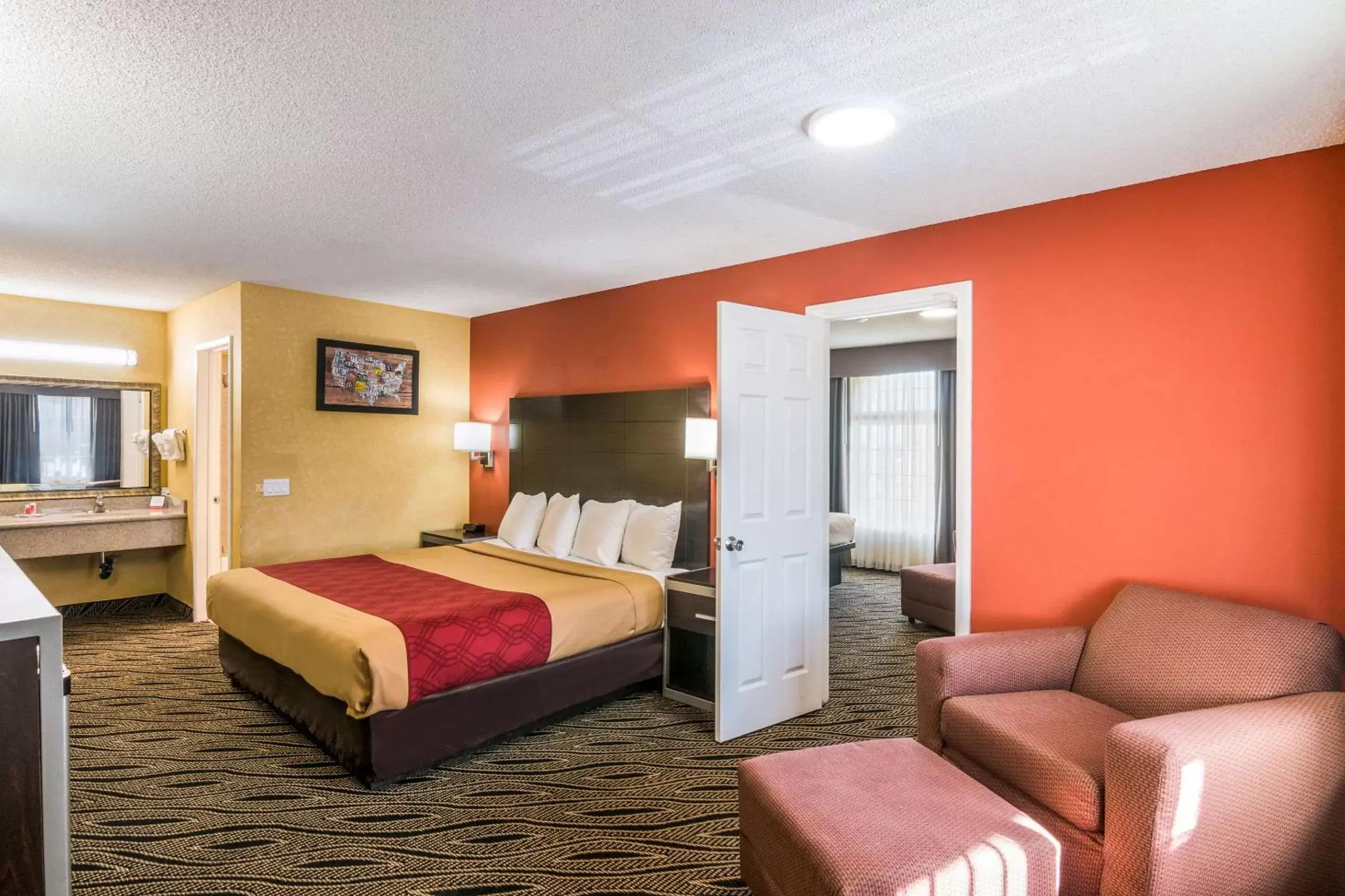 Photo of the whole room, Bed in Econo Lodge Hesperia - Victorville I-15