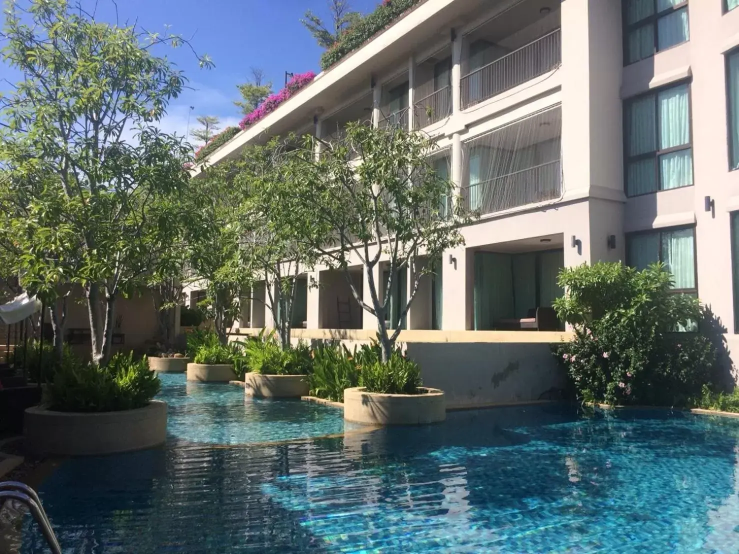 Pool view in Tara Mantra Cha-Am Resort Pool view in Tara Mantra Cha-Am Resort