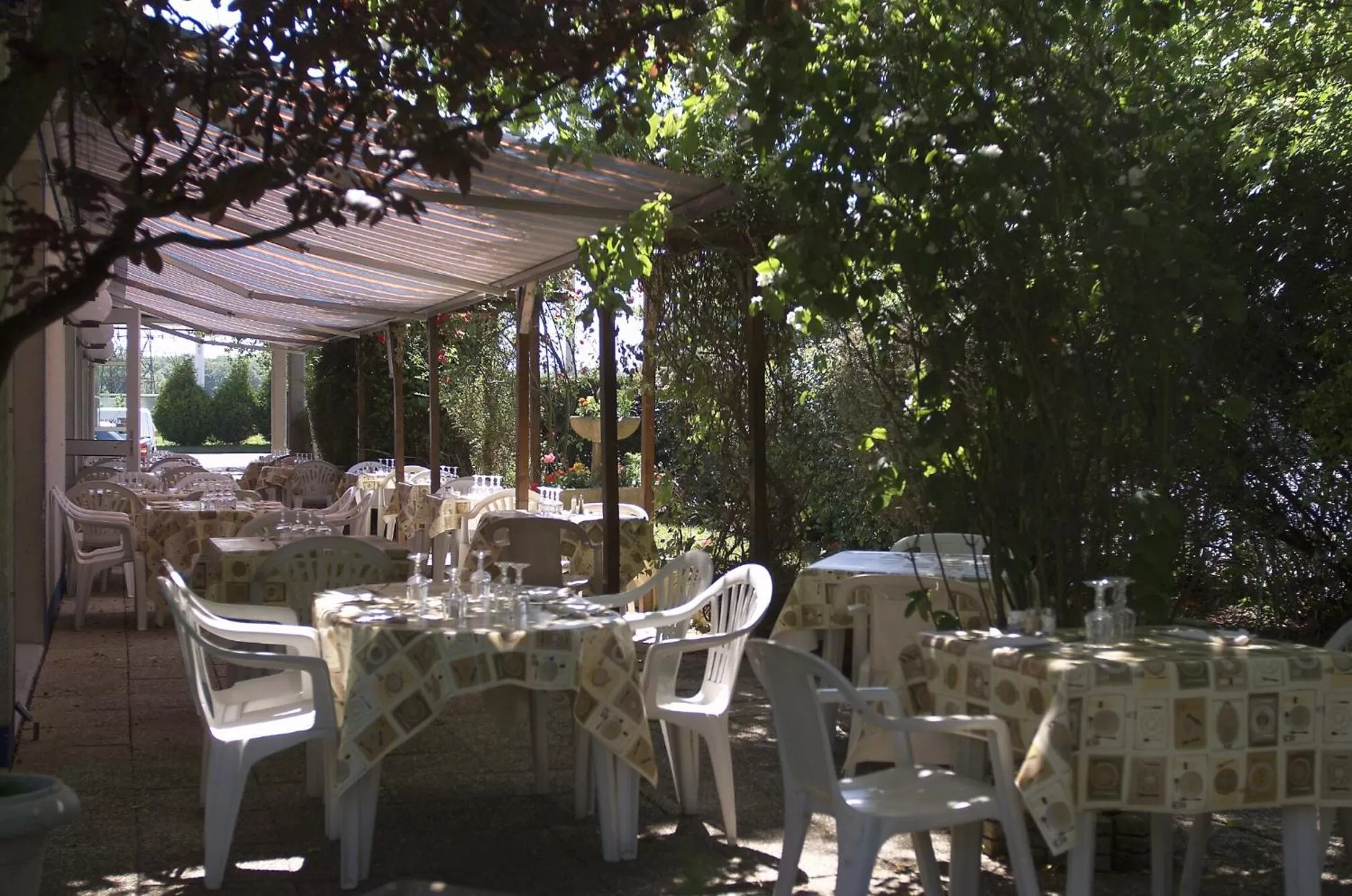 Restaurant/places to eat in Logis Hôtel - Le Relais du Parisis