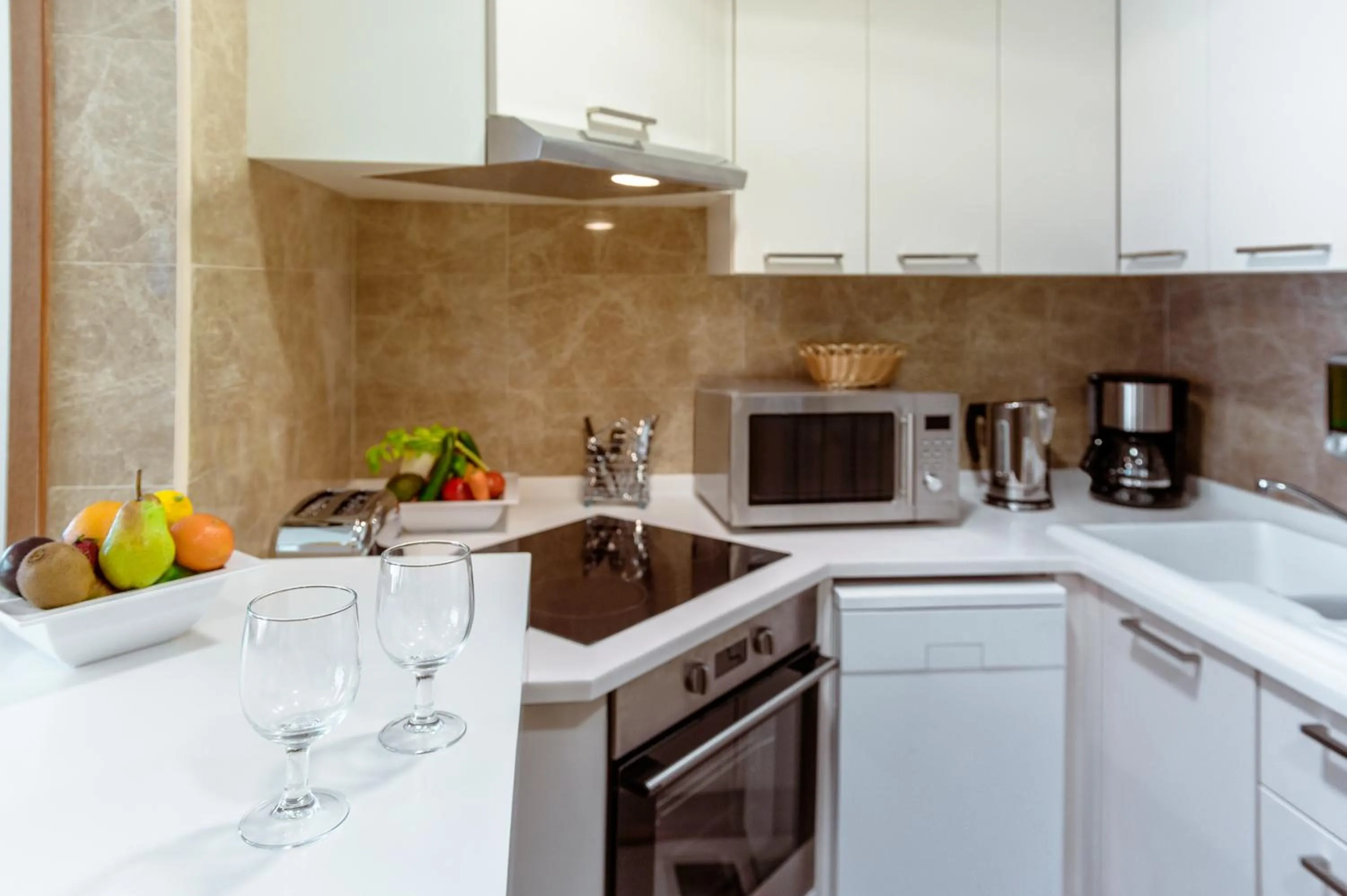 Kitchen or kitchenette in Aparthotel Adagio Fujairah