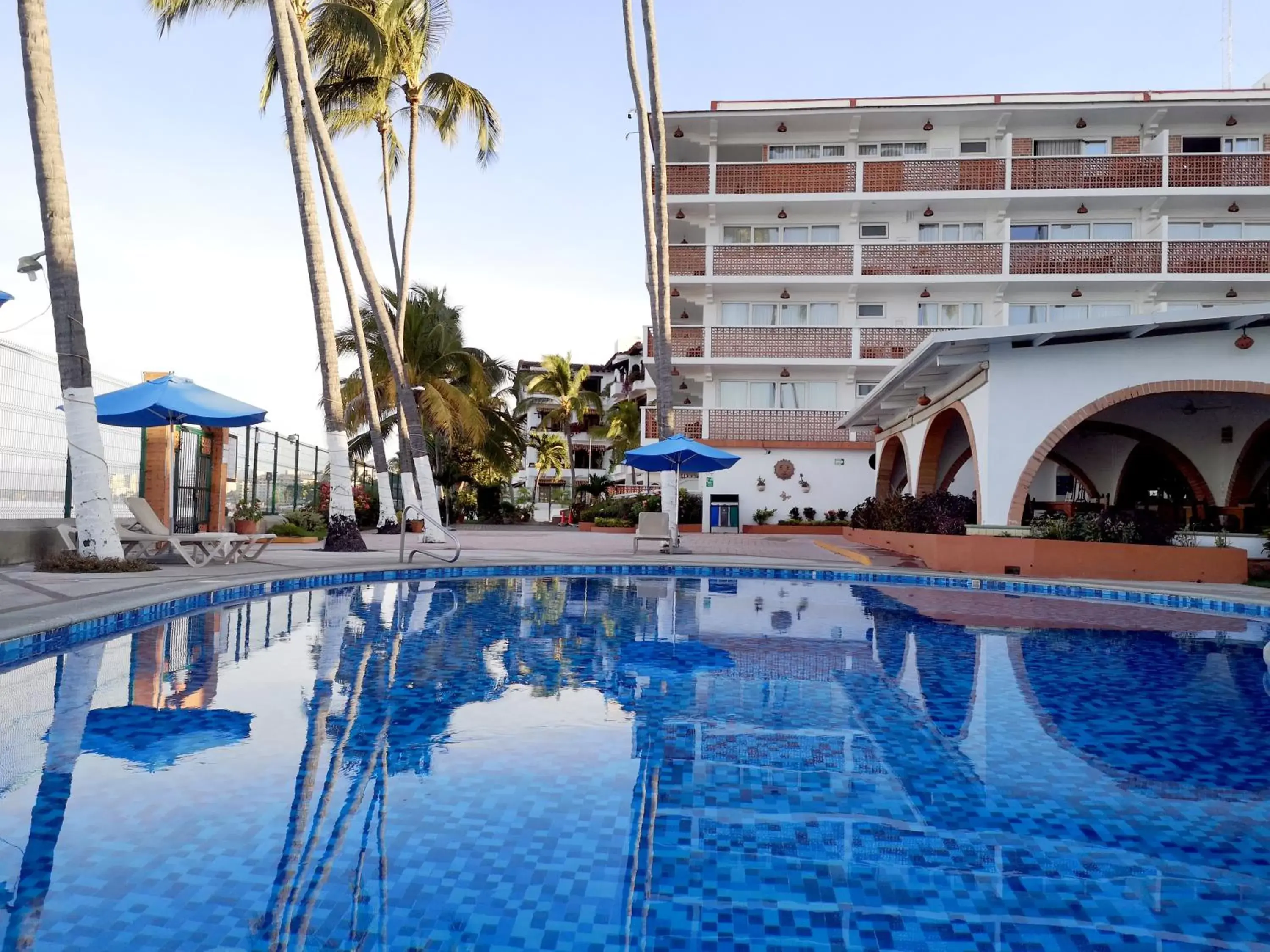 Property building, Swimming Pool in Hotel Rosita