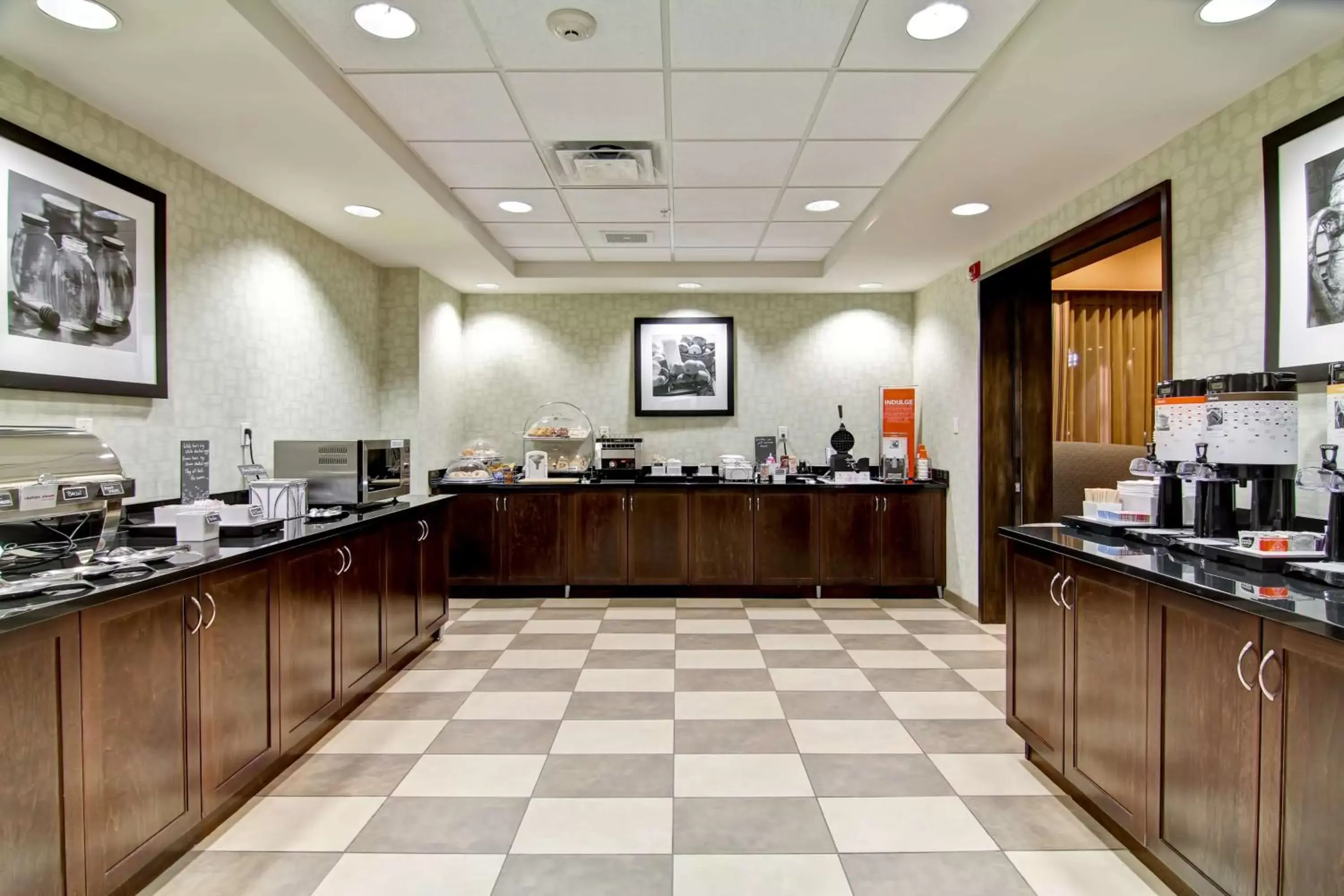 Dining area, Restaurant/Places to Eat in Hampton Inn & Suites Red Deer