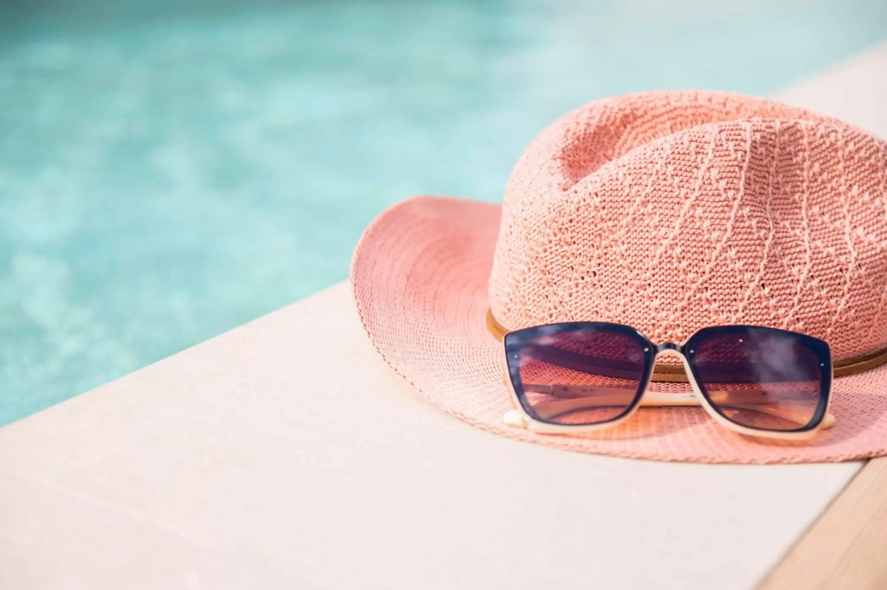 Swimming pool in Hyatt Regency Barcelona Tower Swimming pool in Hyatt Regency Barcelona Tower