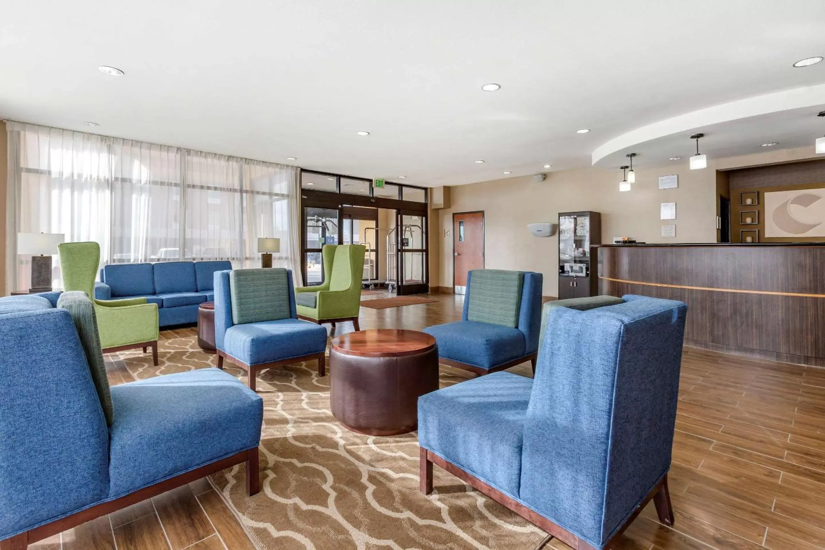 Lobby or reception, Lounge/Bar in Comfort Suites Hobbs