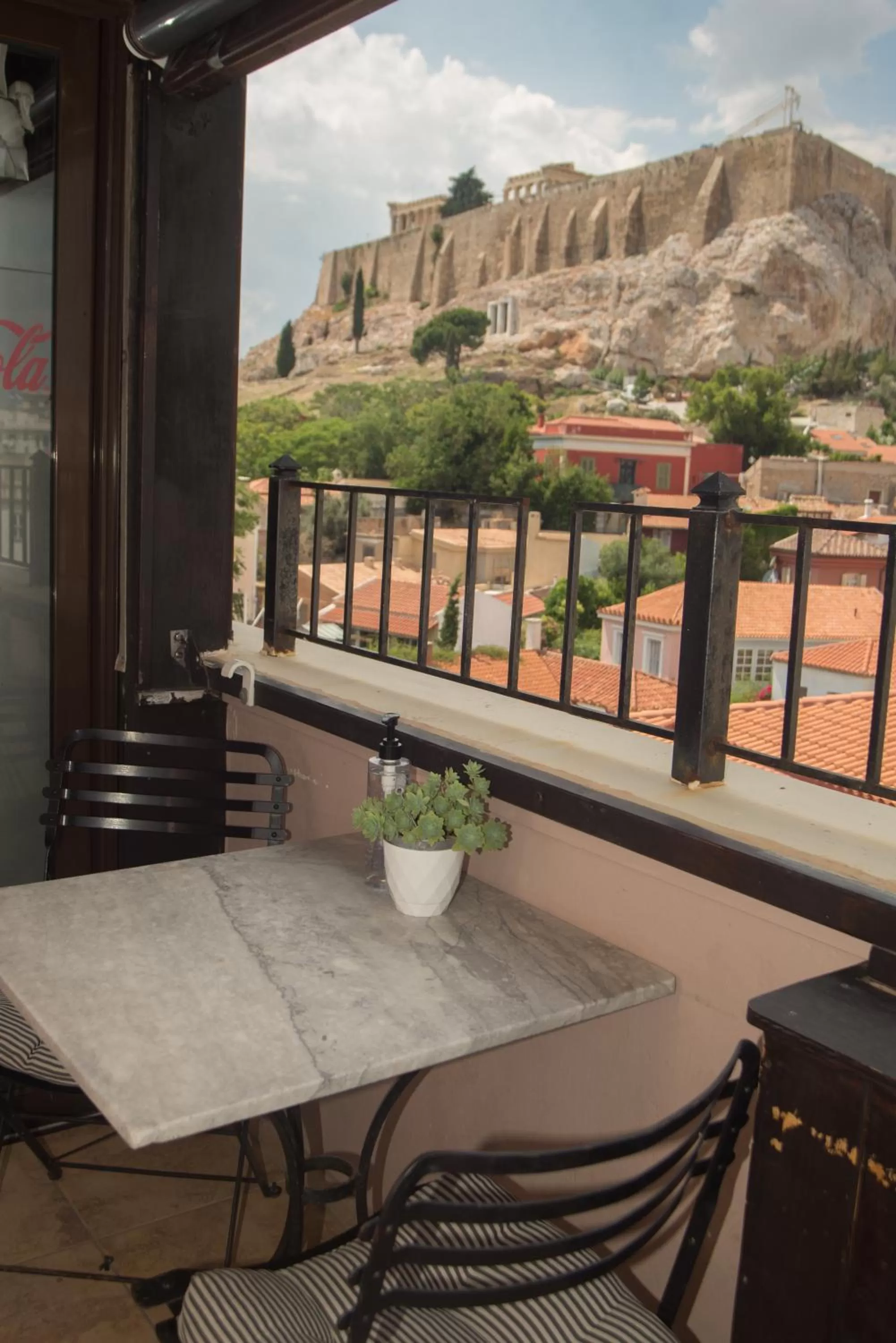 Restaurant/places to eat in Hotel Byron