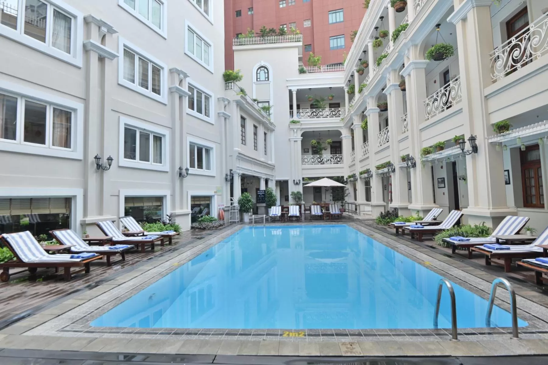 Swimming pool in Hotel Grand Saigon