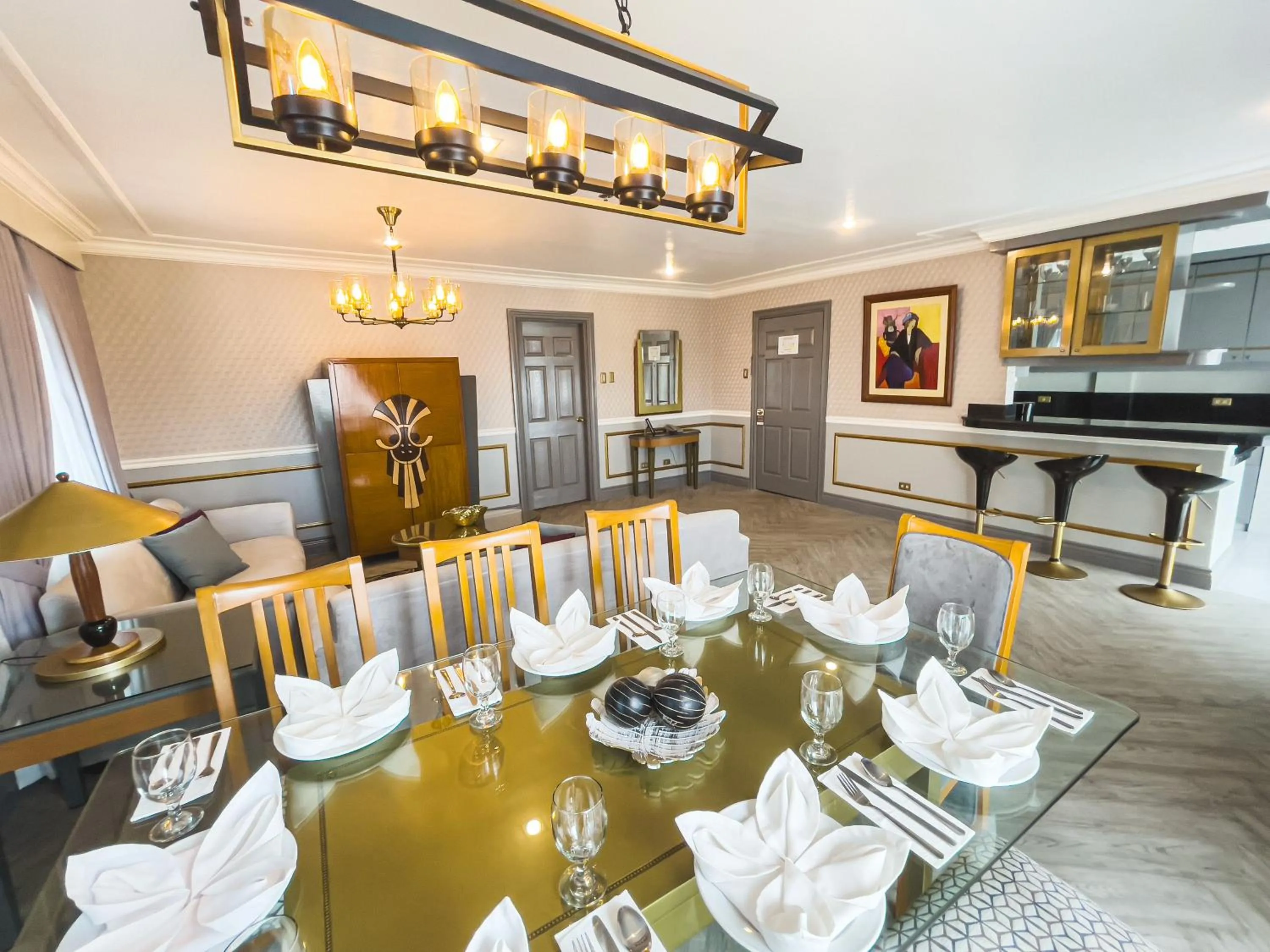 Dining area in Miramar Hotel