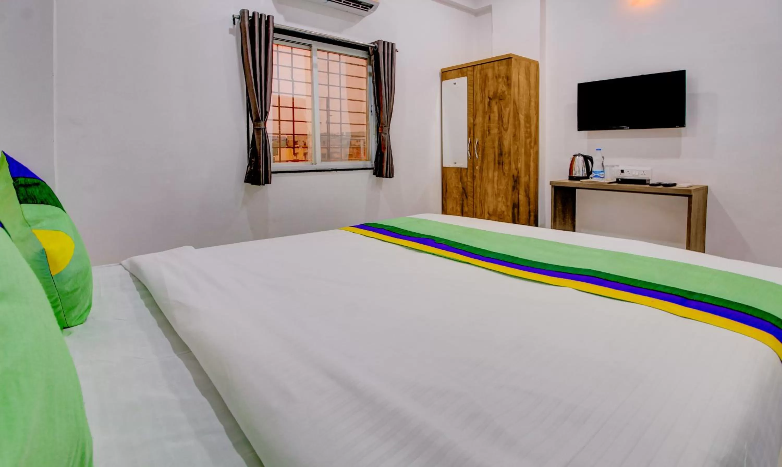 Bed in Treebo Trend White House