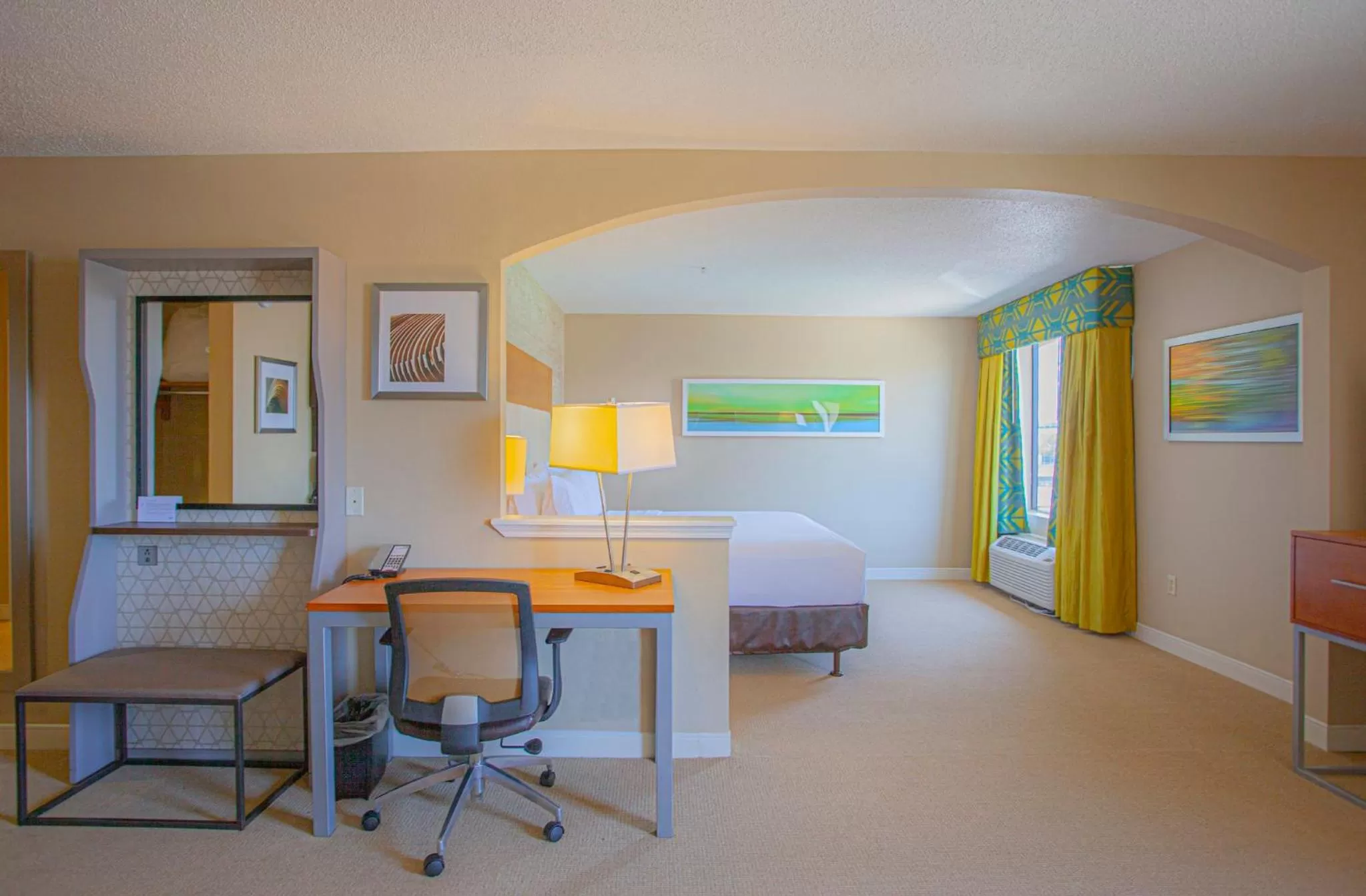 Photo of the whole room in Holiday Inn & Suites Spring - The Woodlands