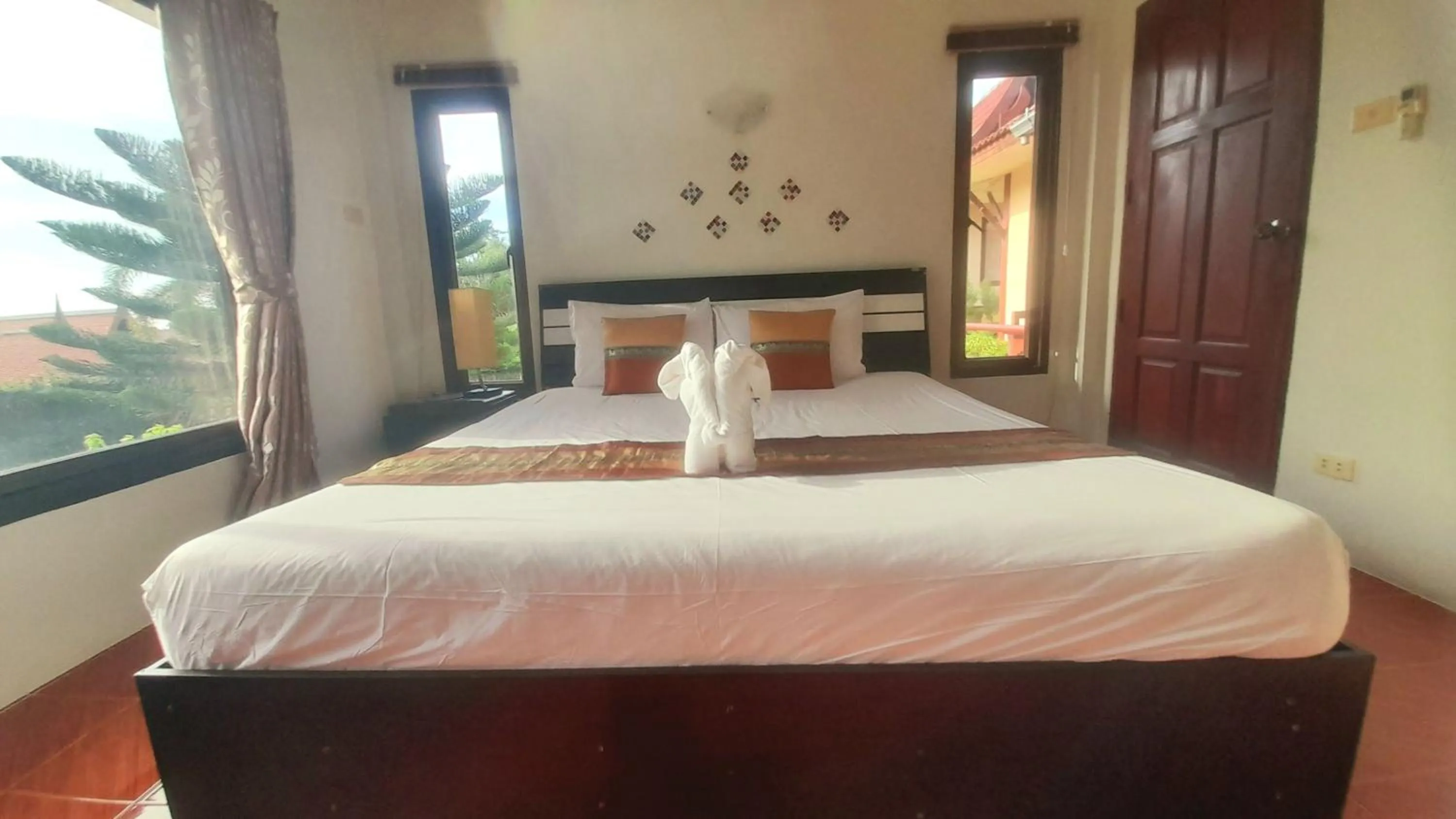 Photo of the whole room, Bed in Samui Diving Resort