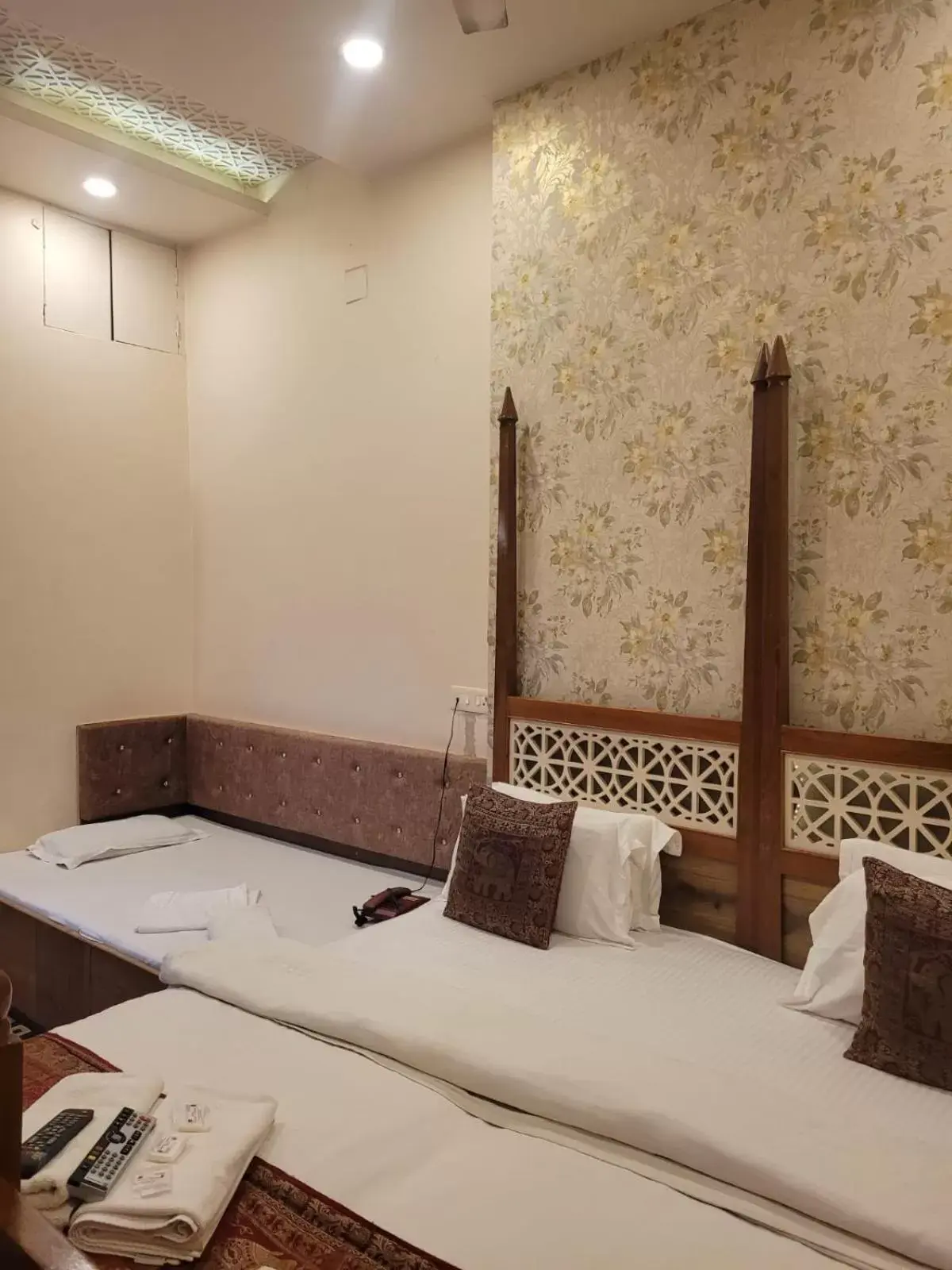 Bed in Hotel Temple On Ganges