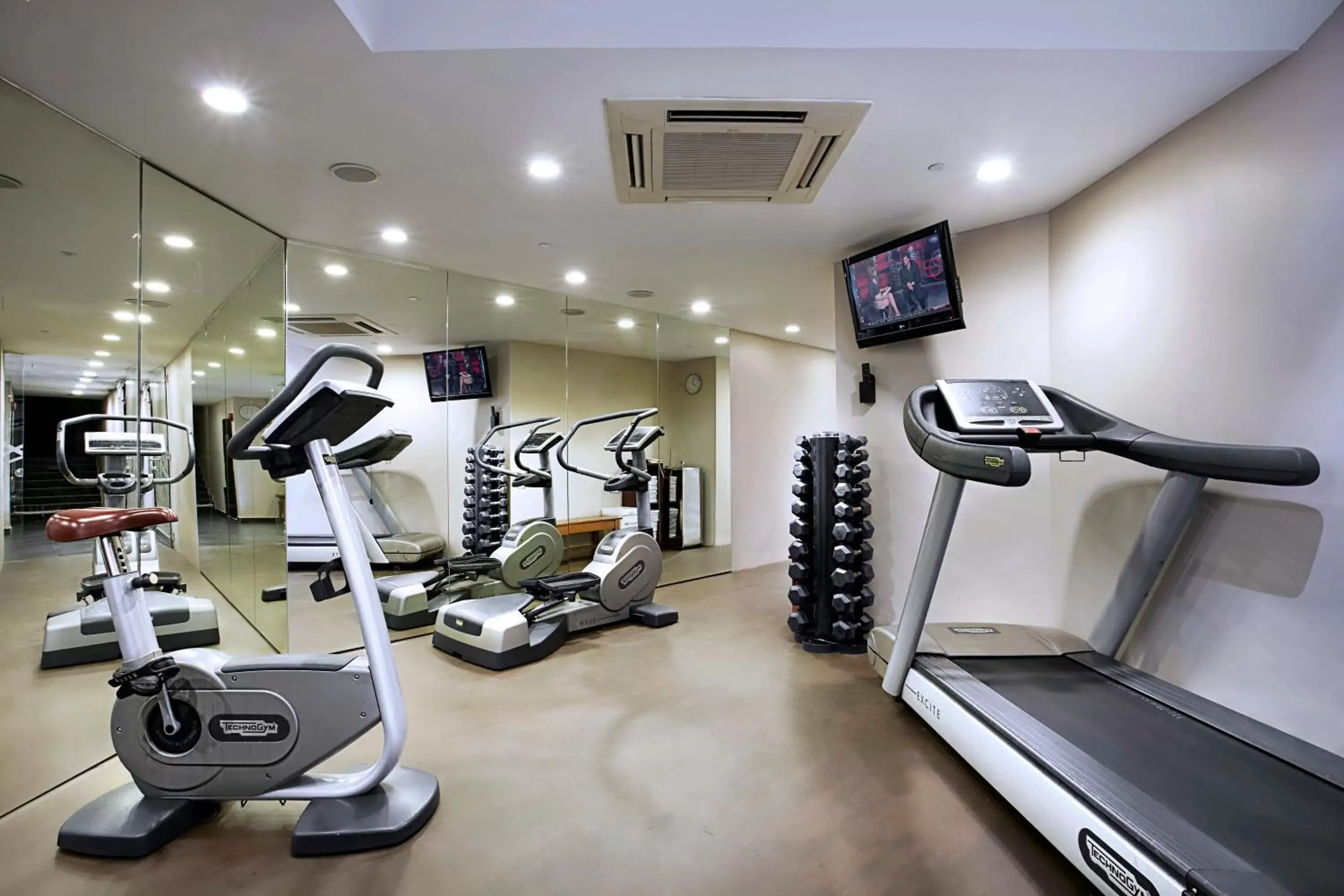 Fitness centre/facilities in Furama City Centre Fitness centre/facilities in Furama City Centre