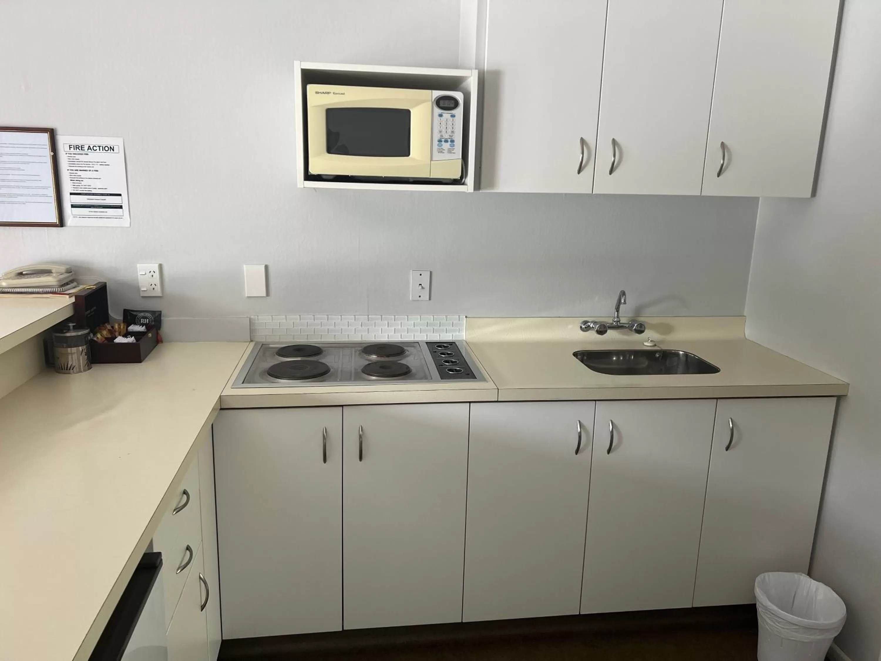 Kitchen or kitchenette in Avenue Motel Palmerston North