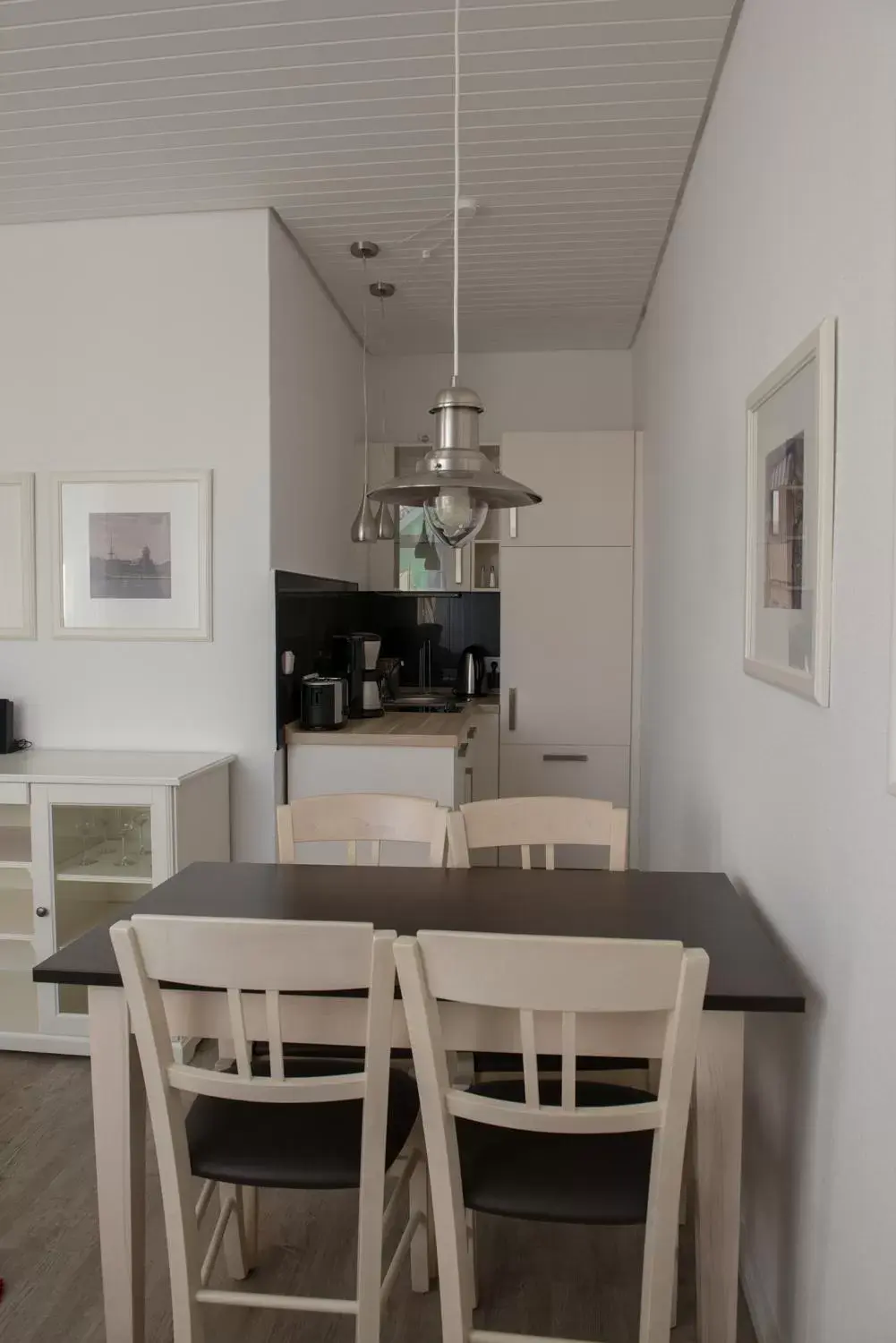 Coffee/tea facilities, Dining Area in Hotel Stadt Cuxhaven