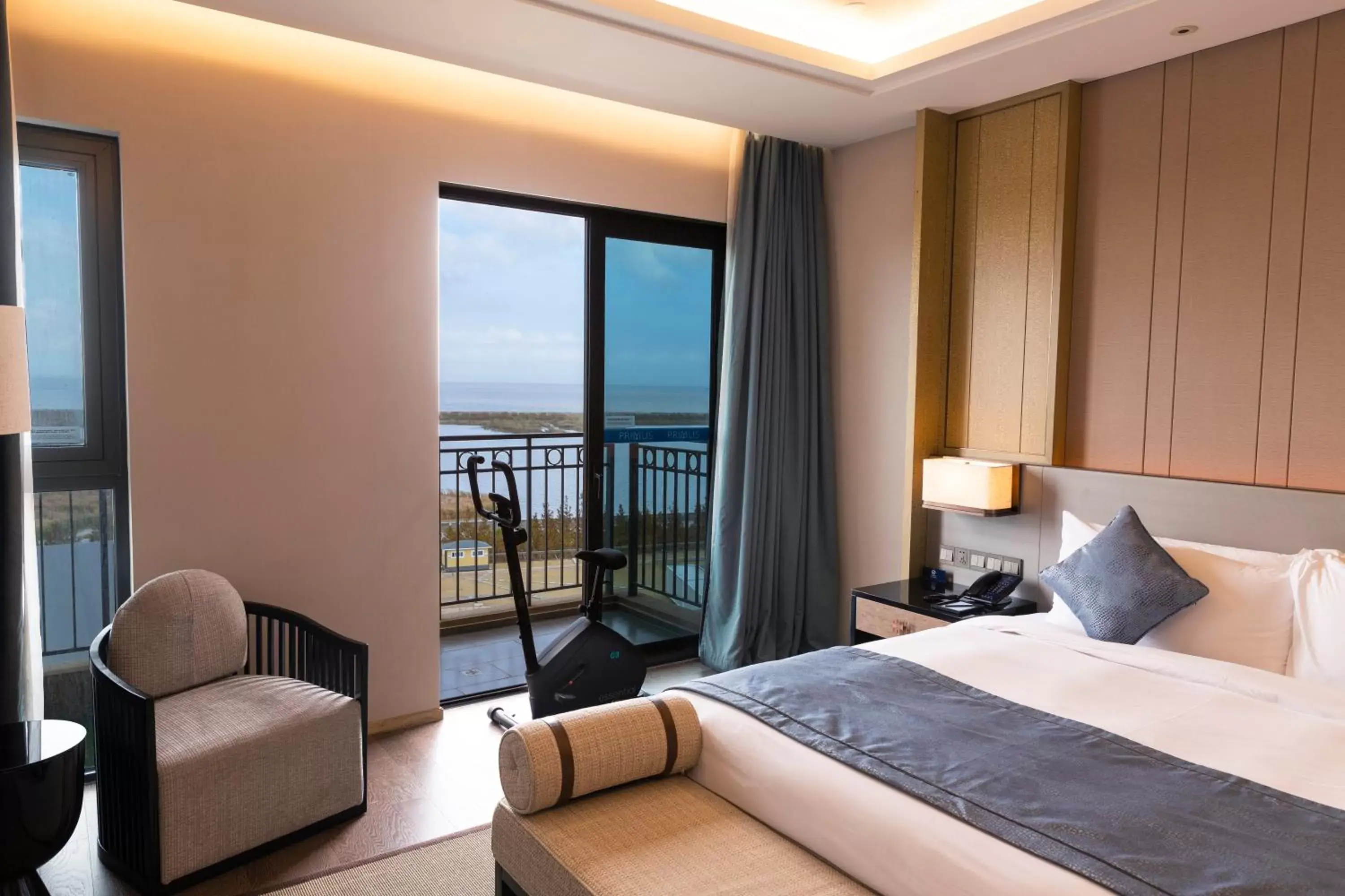 Bed in Primus Hotel Shanghai Sanjiagang - Offer Pudong International Airport and Disney shuttle Bed in Primus Hotel Shanghai Sanjiagang - Offer Pudong International Airport and Disney shuttle