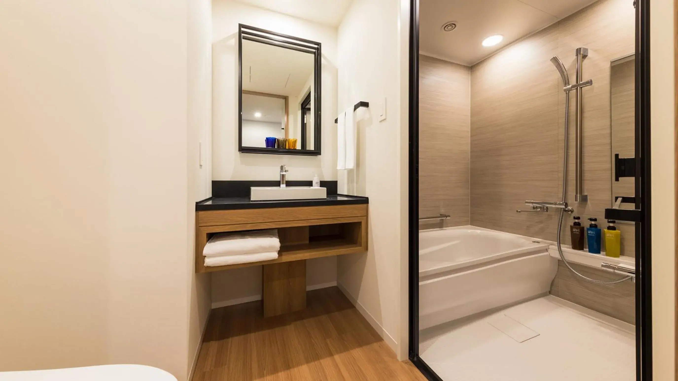 Bathroom in JR-EAST HOTEL METS YOKOHAMA SAKURAGICHO