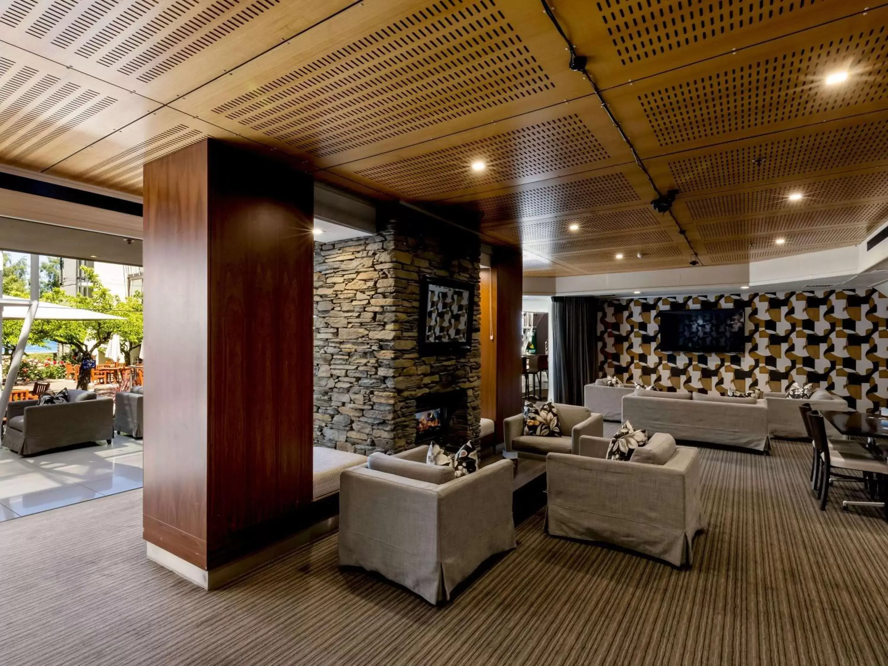 Lounge or bar, Lobby/Reception in Novotel Queenstown Lakeside