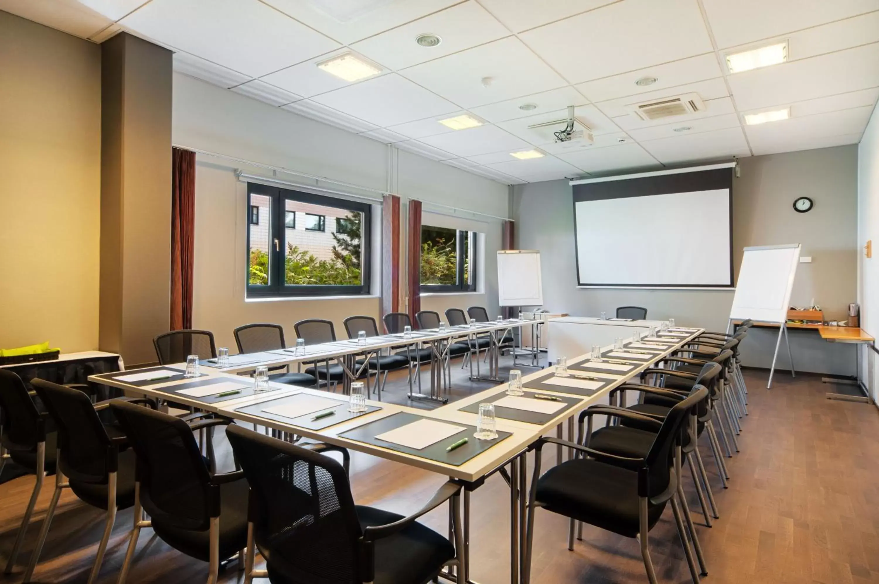 Meeting/conference room in Holiday Inn Helsinki-Vantaa Airport, an IHG Hotel