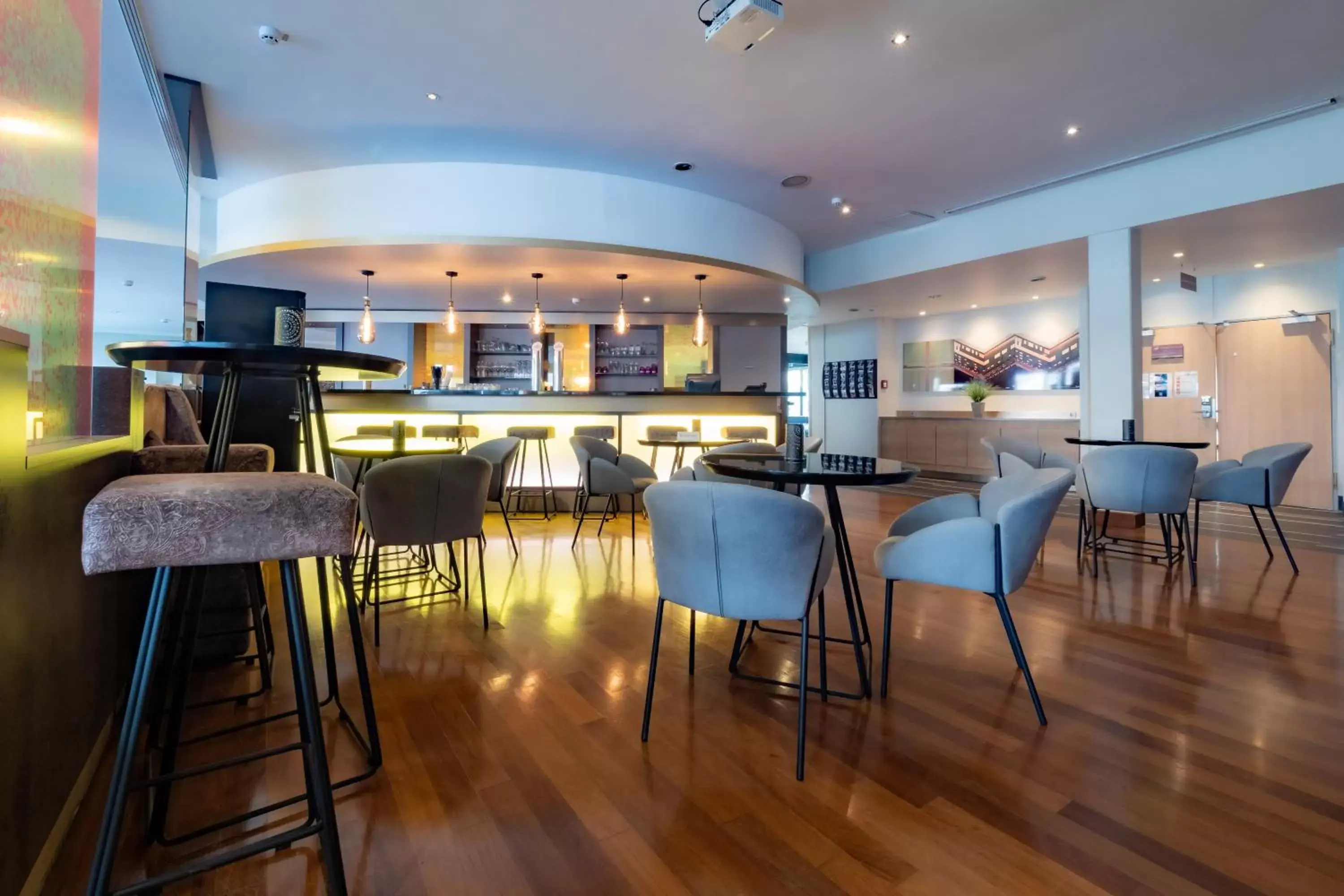 Lounge or bar, Restaurant/Places to Eat in The Rilano Hotel Stuttgart Böblingen