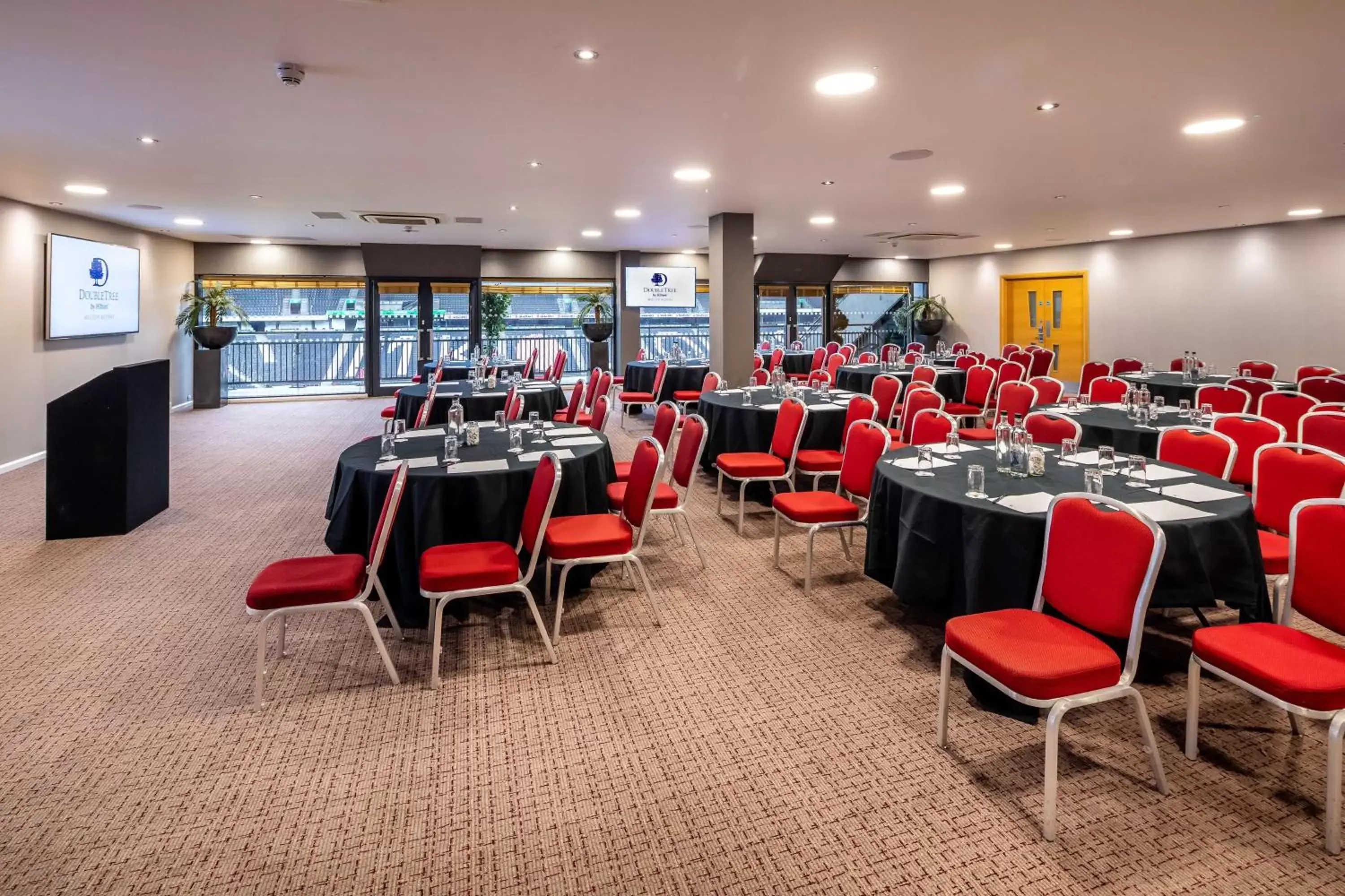 Meeting/conference room, Restaurant/Places to Eat in DoubleTree By Hilton Milton Keynes