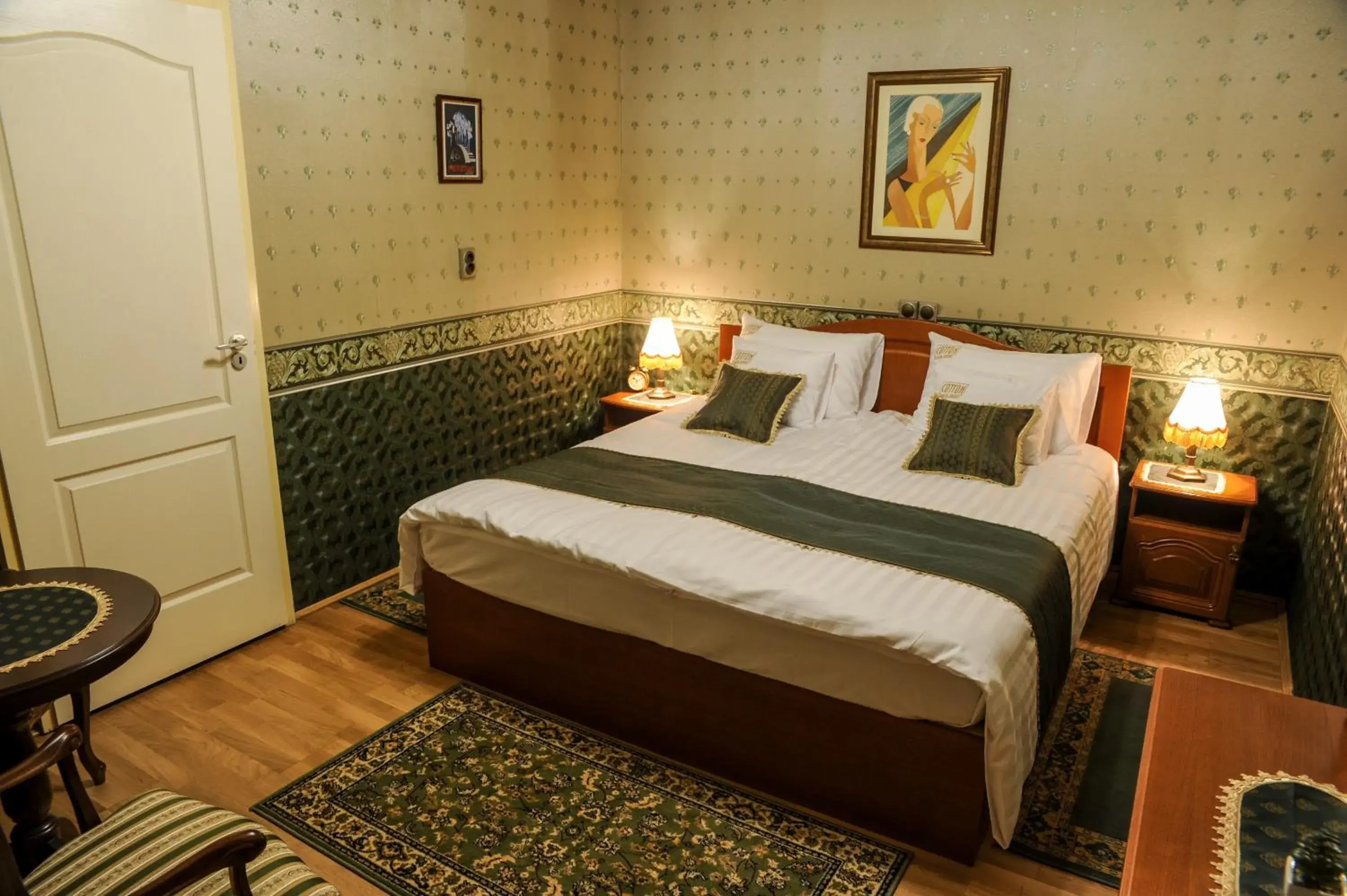 Photo of the whole room, Bed in Cotton House Budapest