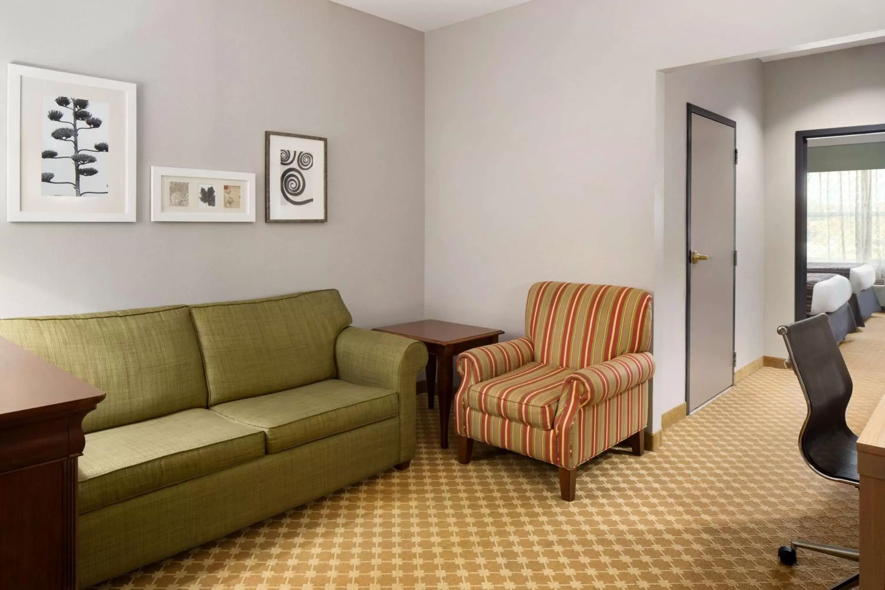 Photo of the whole room, Seating Area in Country Inn & Suites by Radisson, Gettysburg, PA