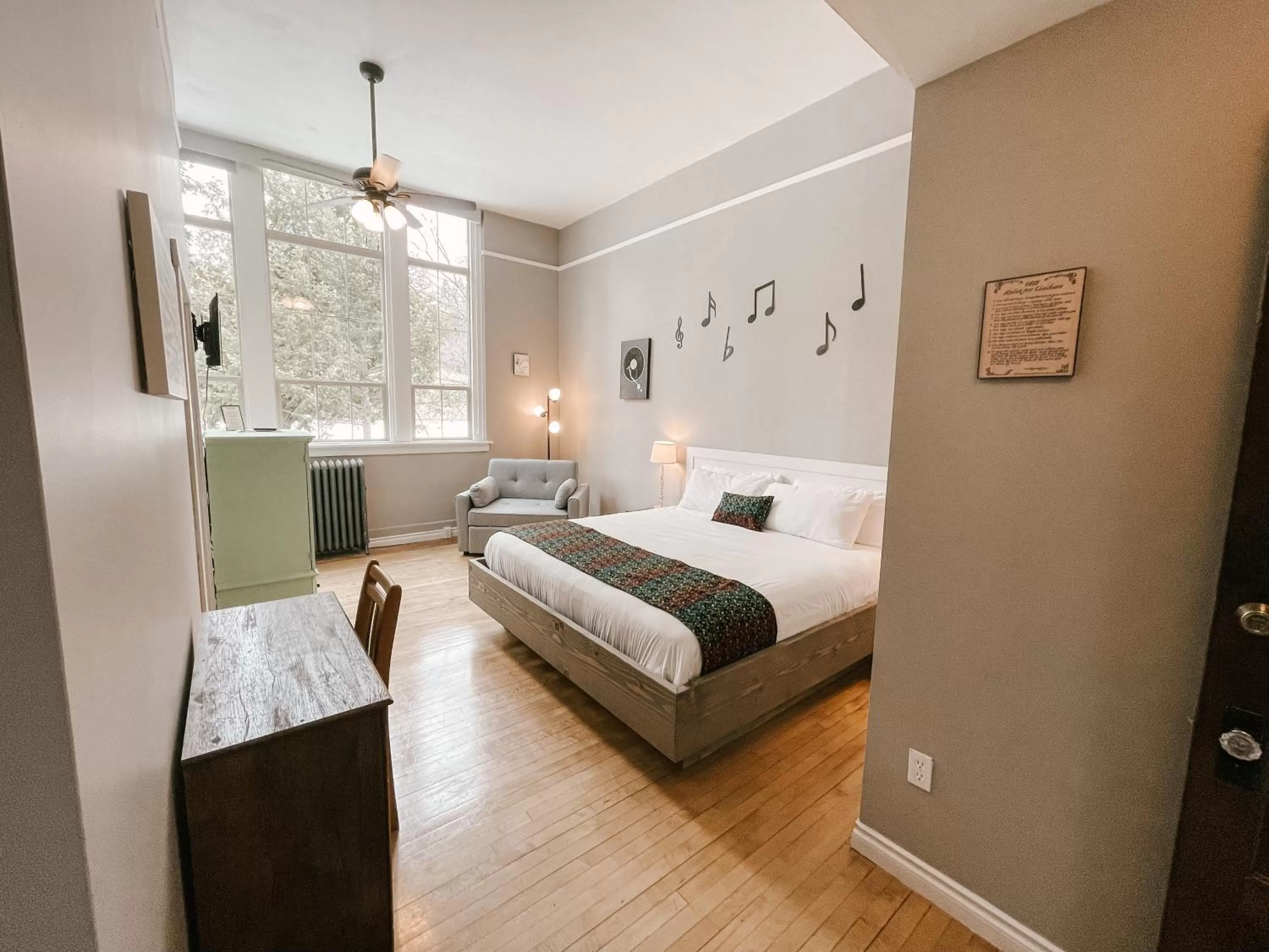 Bed in Northside School Bed & Breakfast