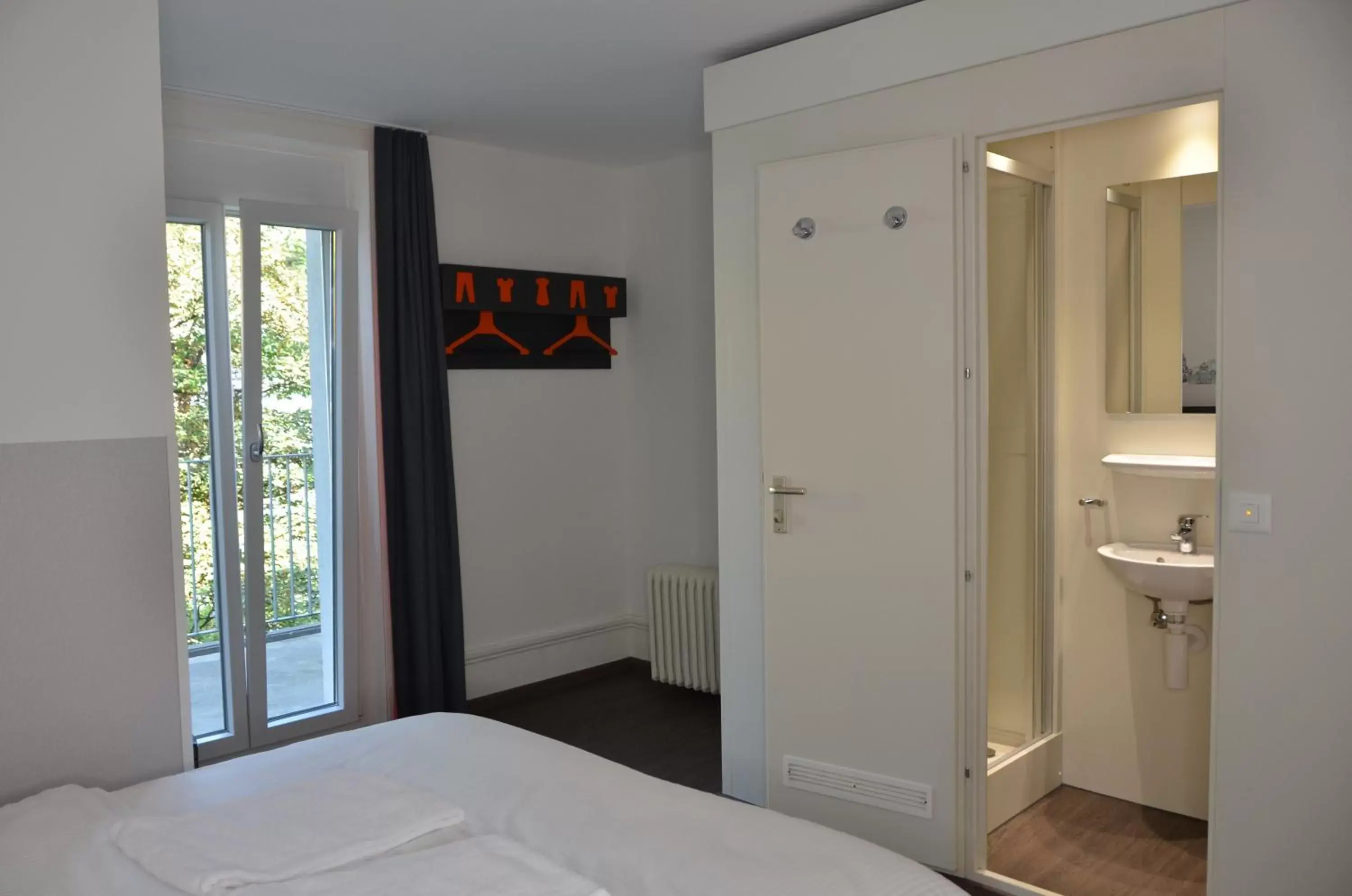 Photo of the whole room, Bed in easyHotel Zürich West