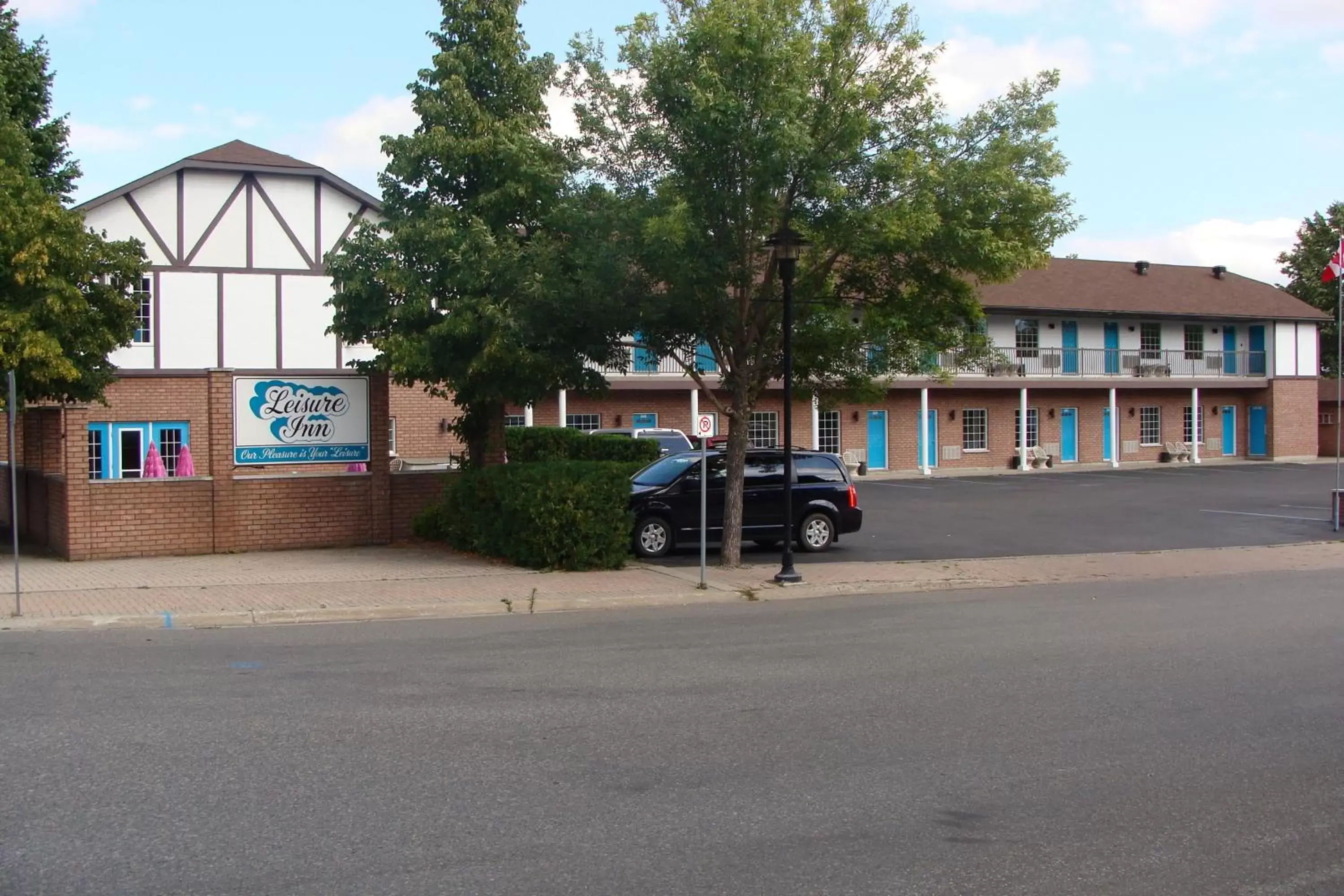 Facade/entrance, Property Building in Leisure Inn