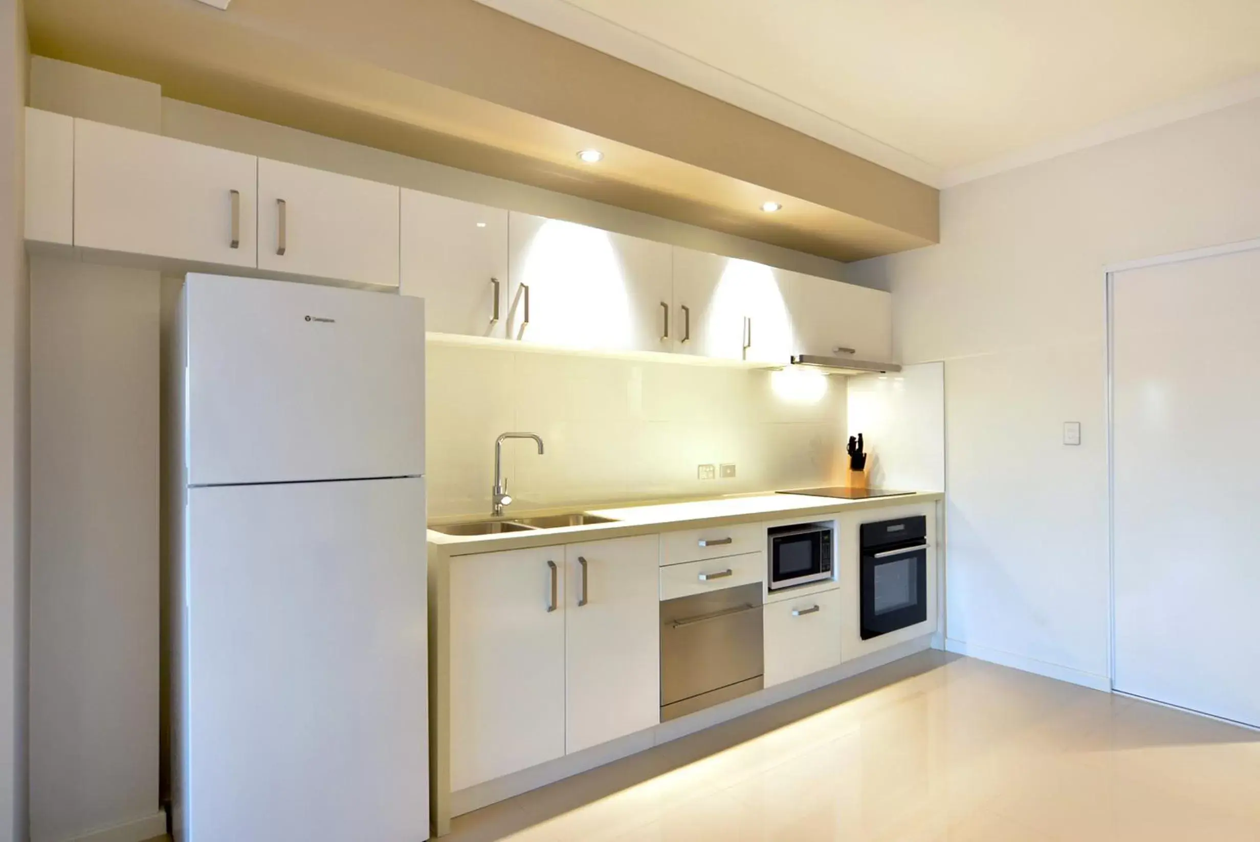 Kitchen or kitchenette, Kitchen/Kitchenette in Bunbury Seaview Apartments