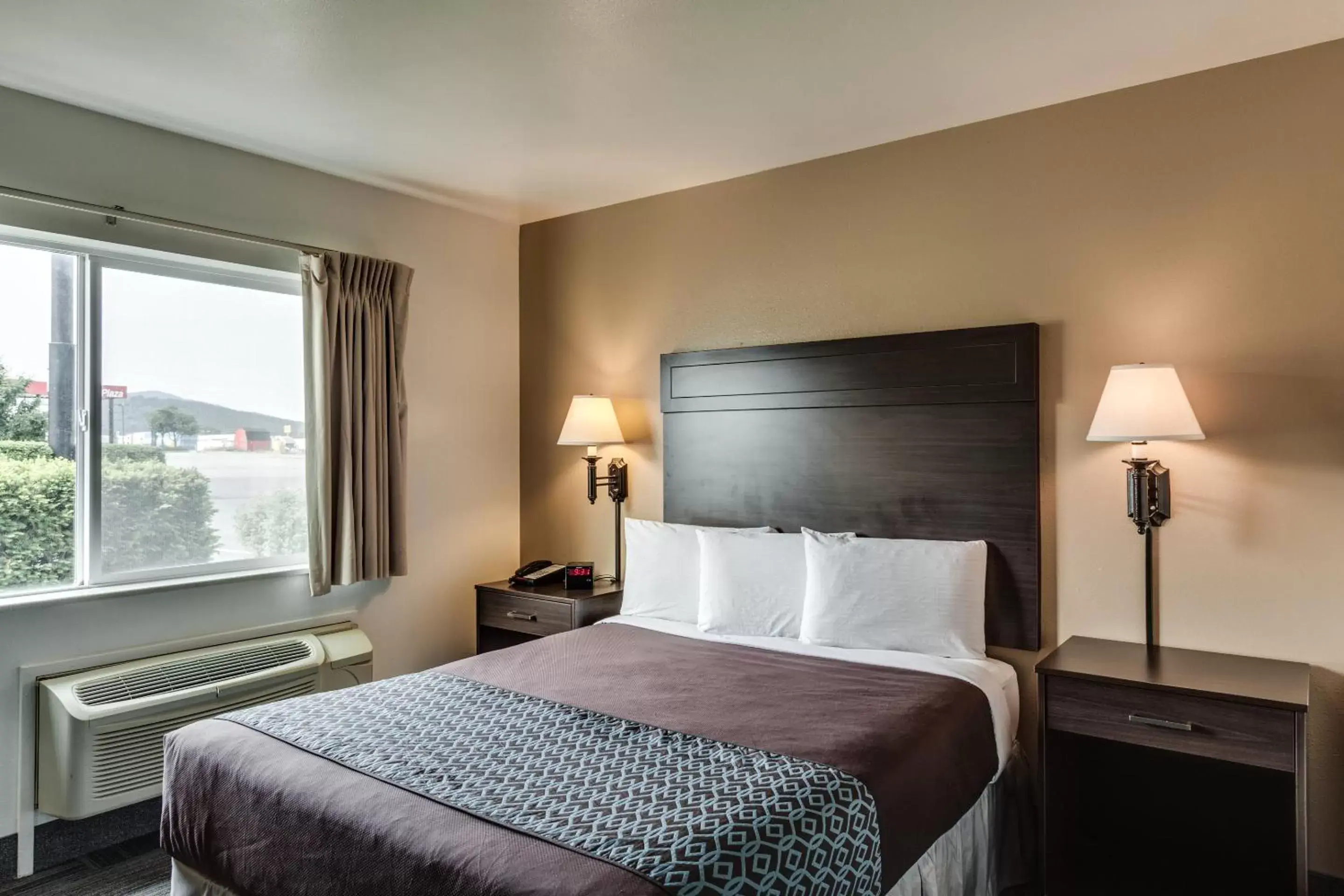 Bed in SureStay Plus Hotel by Best Western Post Falls