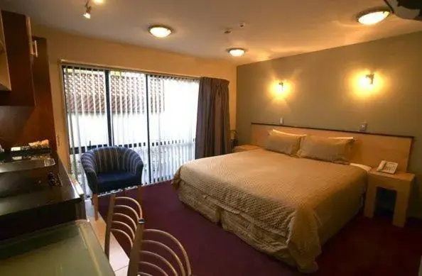 Photo of the whole room, Bed in Athena Motel