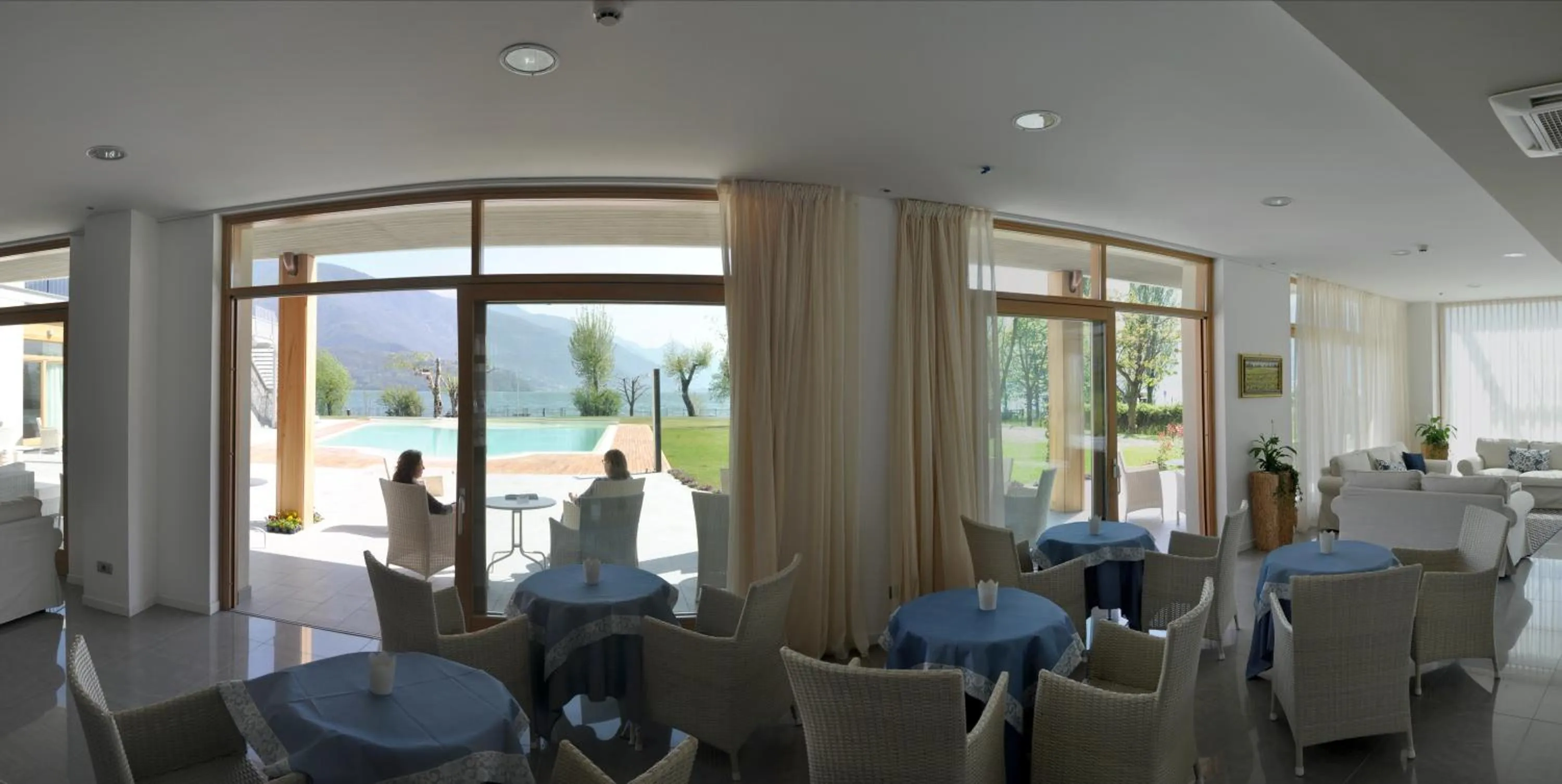 Restaurant/places to eat in Tullio Hotel