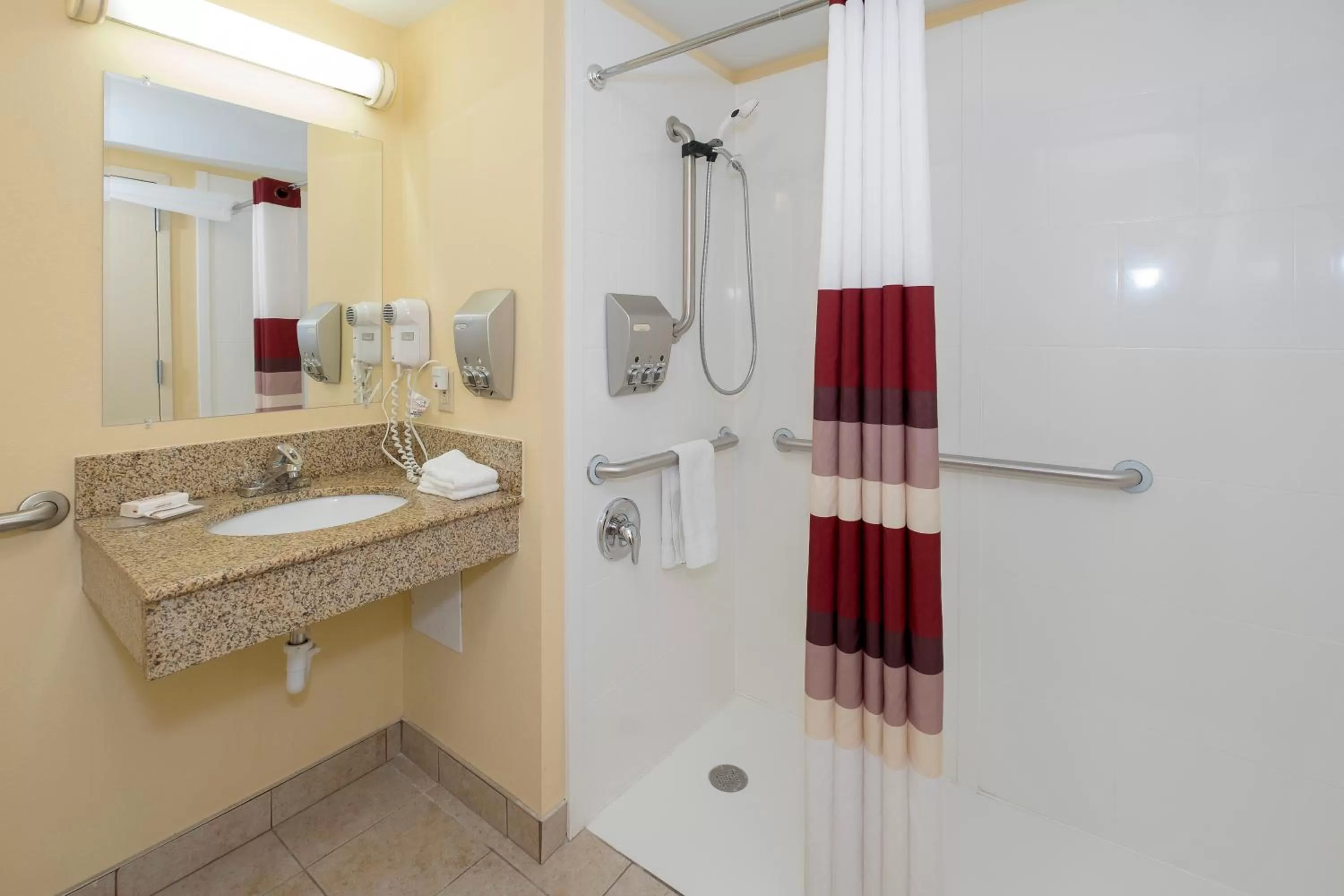 Bathroom in Red Roof Inn Annapolis