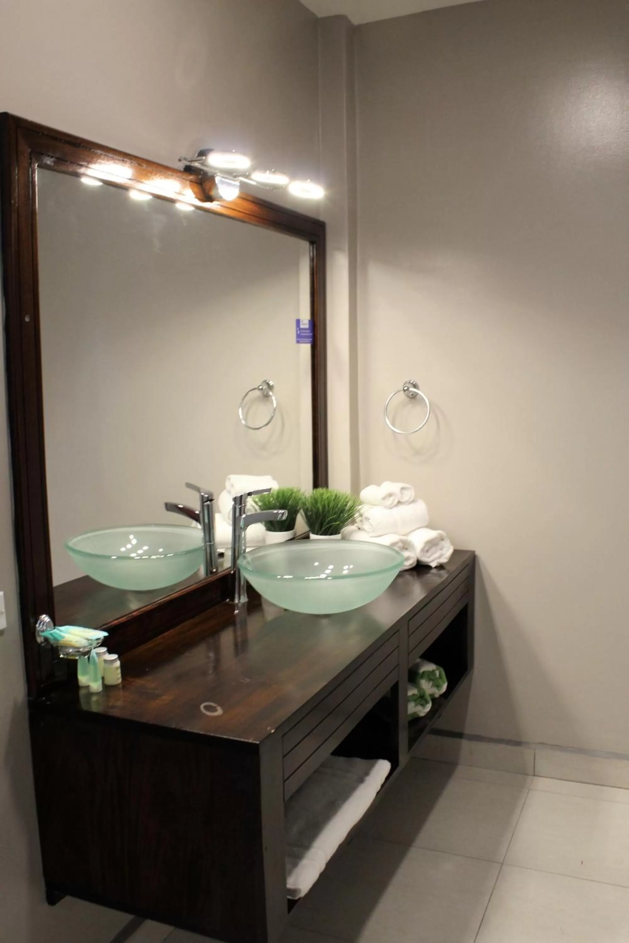 Bathroom in Barefoot Caye Caulker Hotel