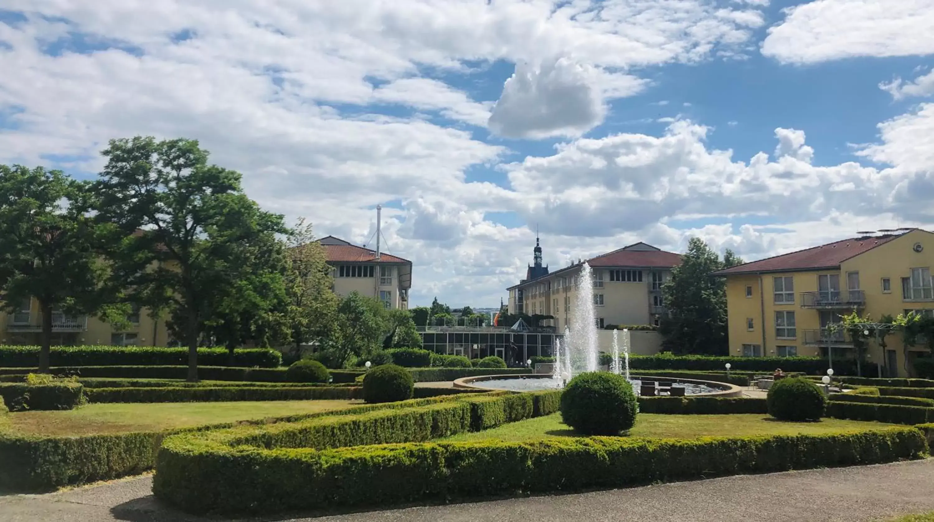 Garden view, Property Building in City Hotel Dresden Radebeul