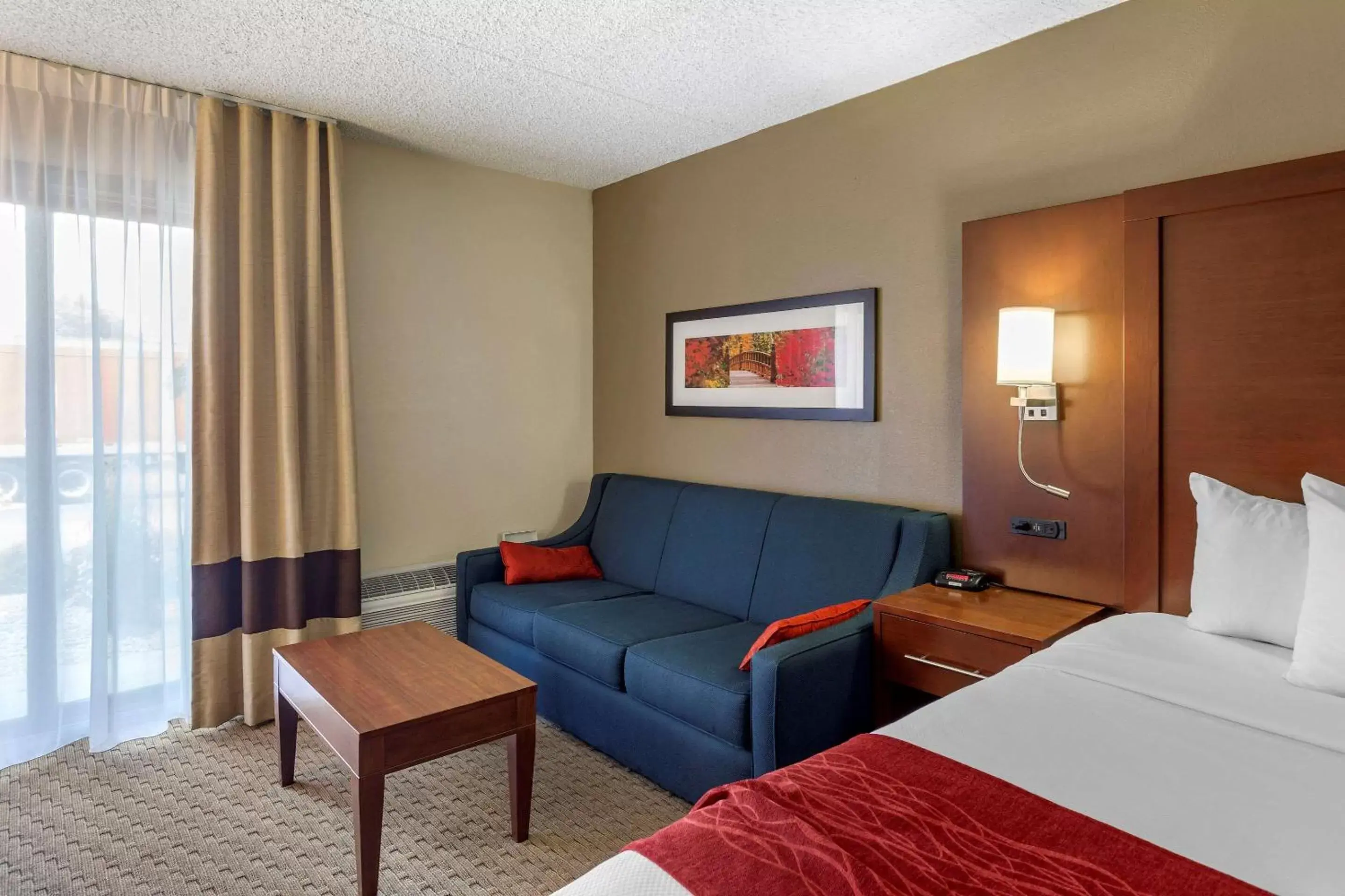 Photo of the whole room, Seating Area in Comfort Inn & Suites Rochelle