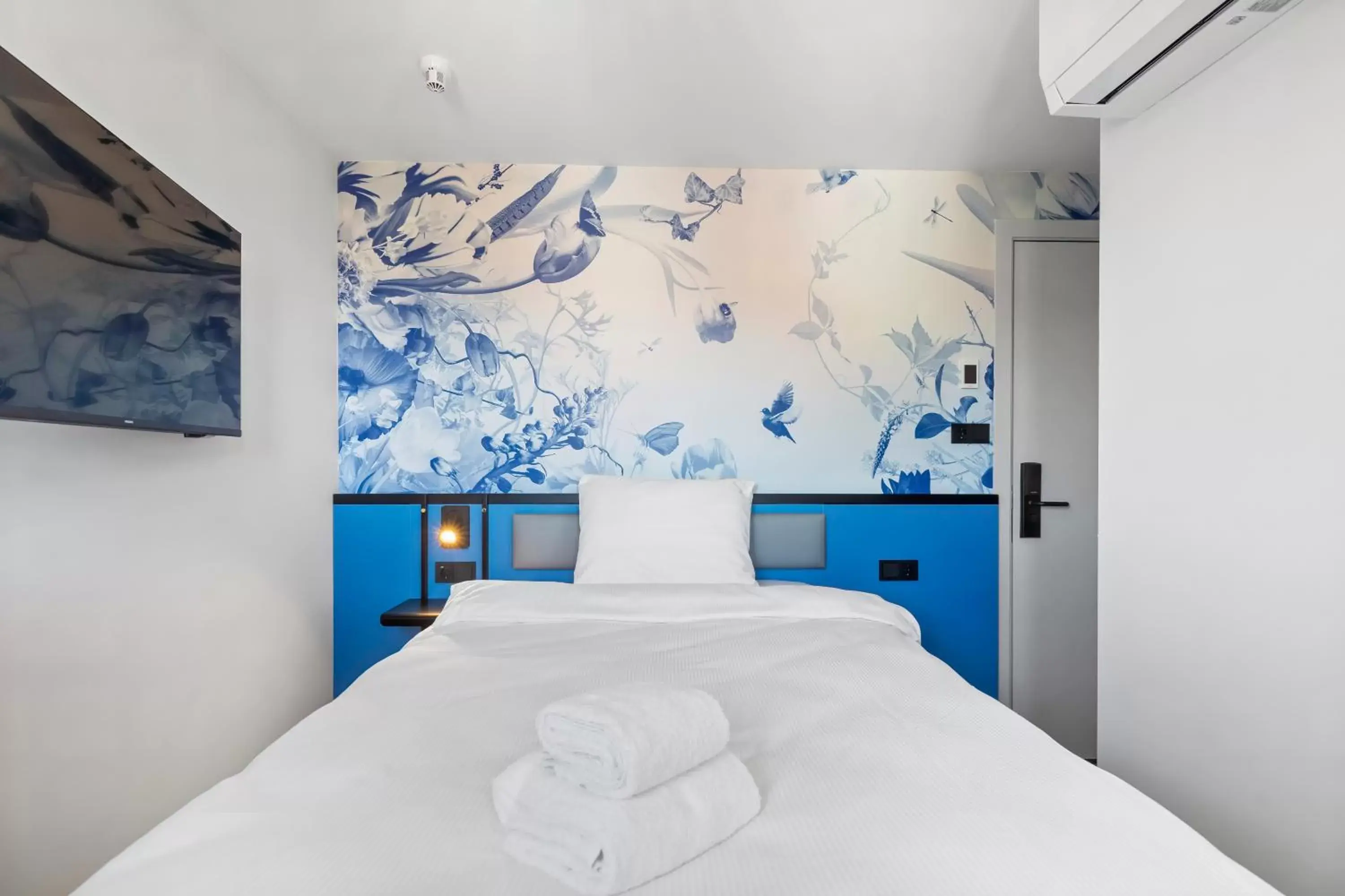 Bedroom, Bed in Dutch Design Hotel Vondelpark
