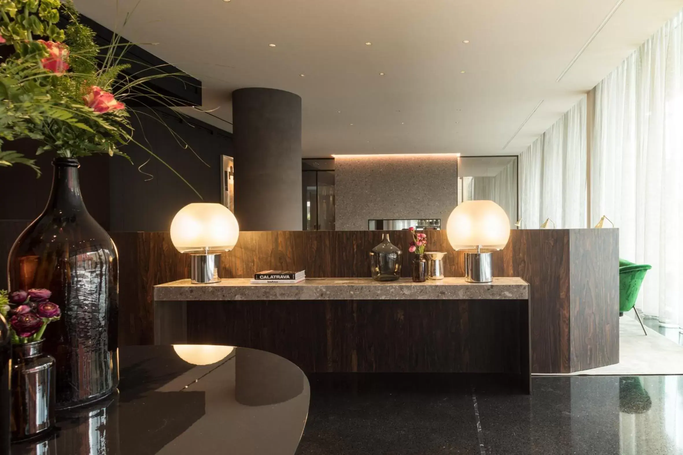 Lobby or reception, Kitchen/Kitchenette in Hotel VIU Milan