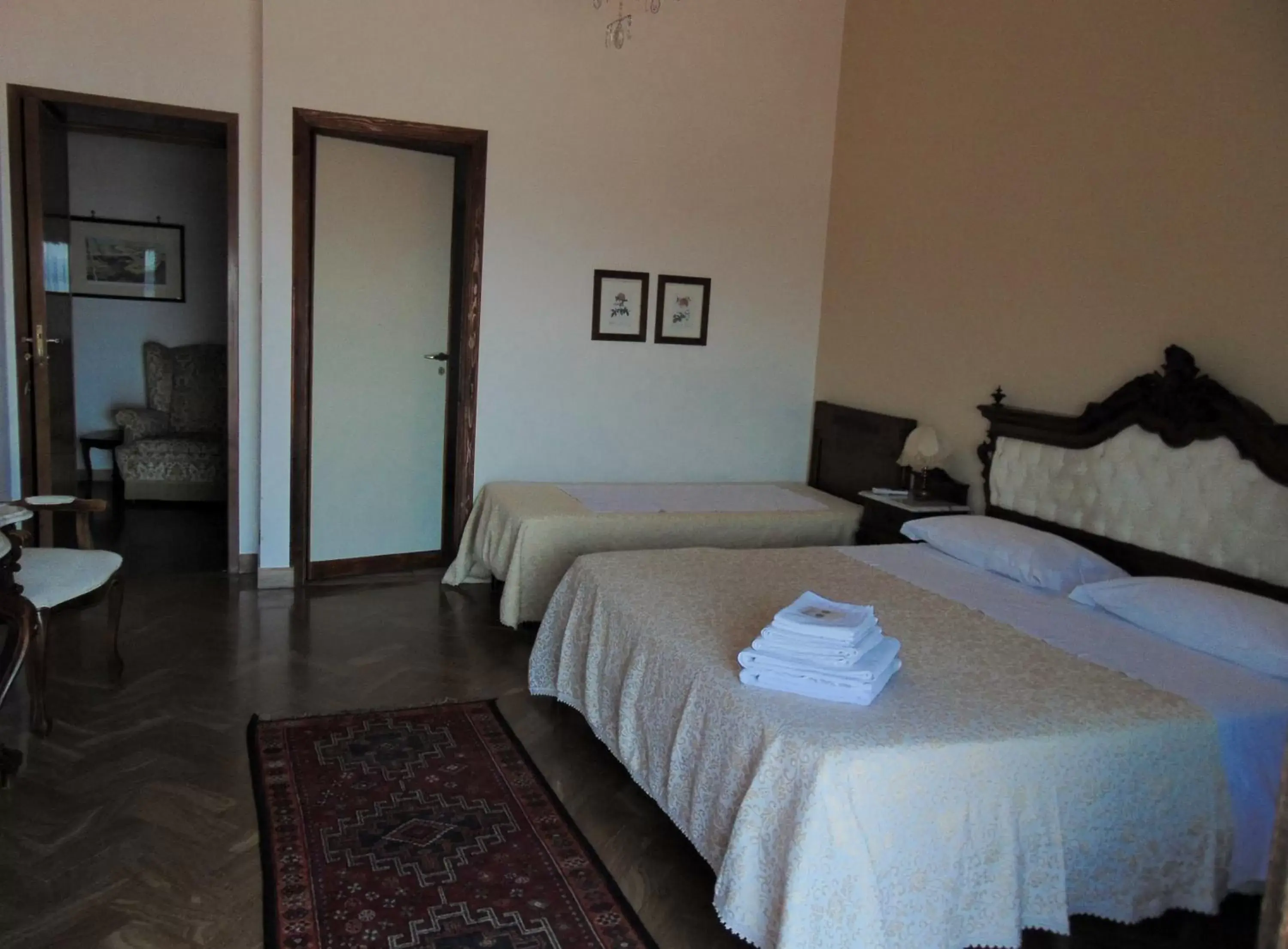 Photo of the whole room, Bed in Villa Sara