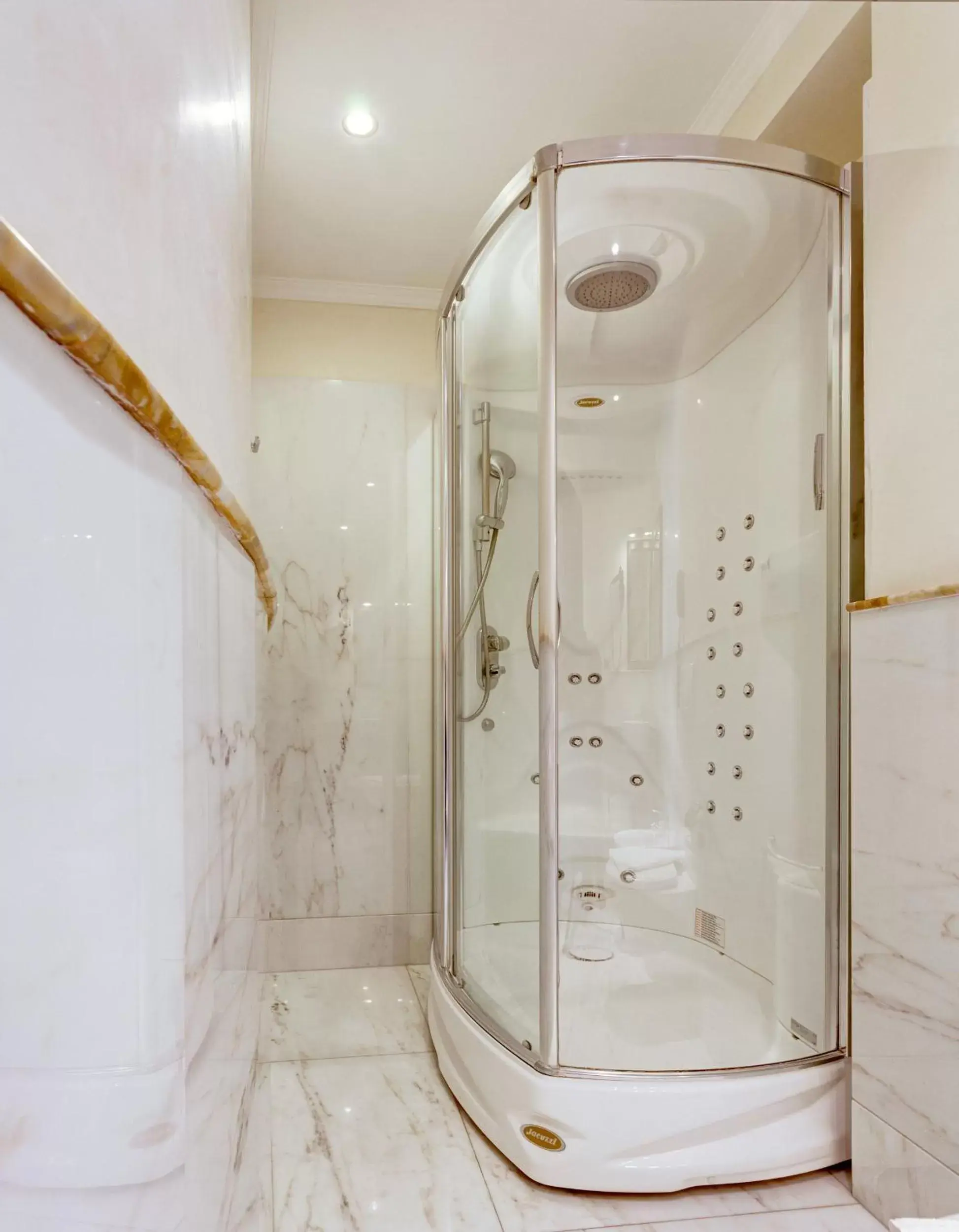 Shower, Bathroom in Hotel Best Roma