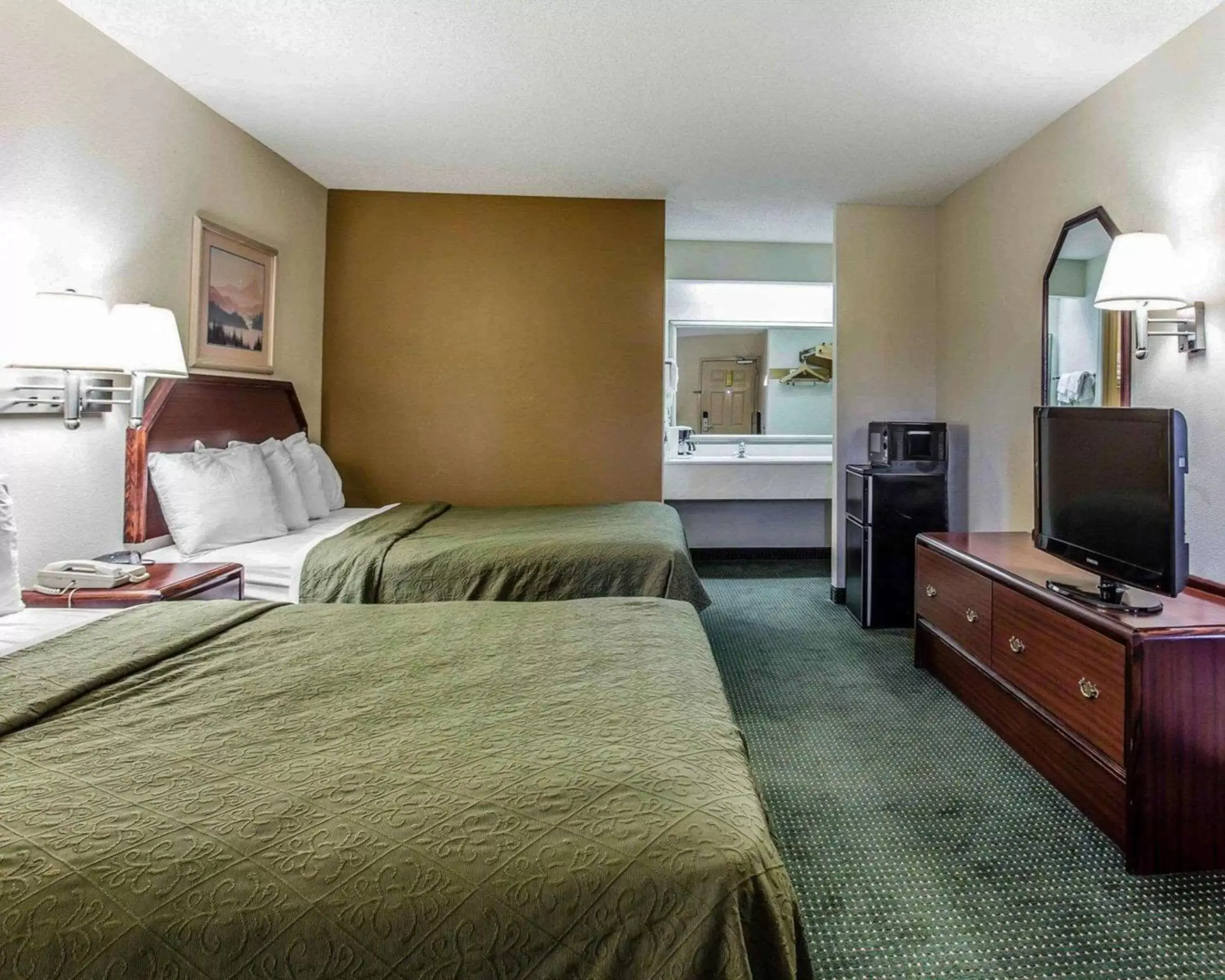 Photo of the whole room, Bed in Quality Inn & Suites Stockbridge Atlanta South I-75 Photo of the whole room, Bed in Quality Inn & Suites Stockbridge Atlanta South I-75