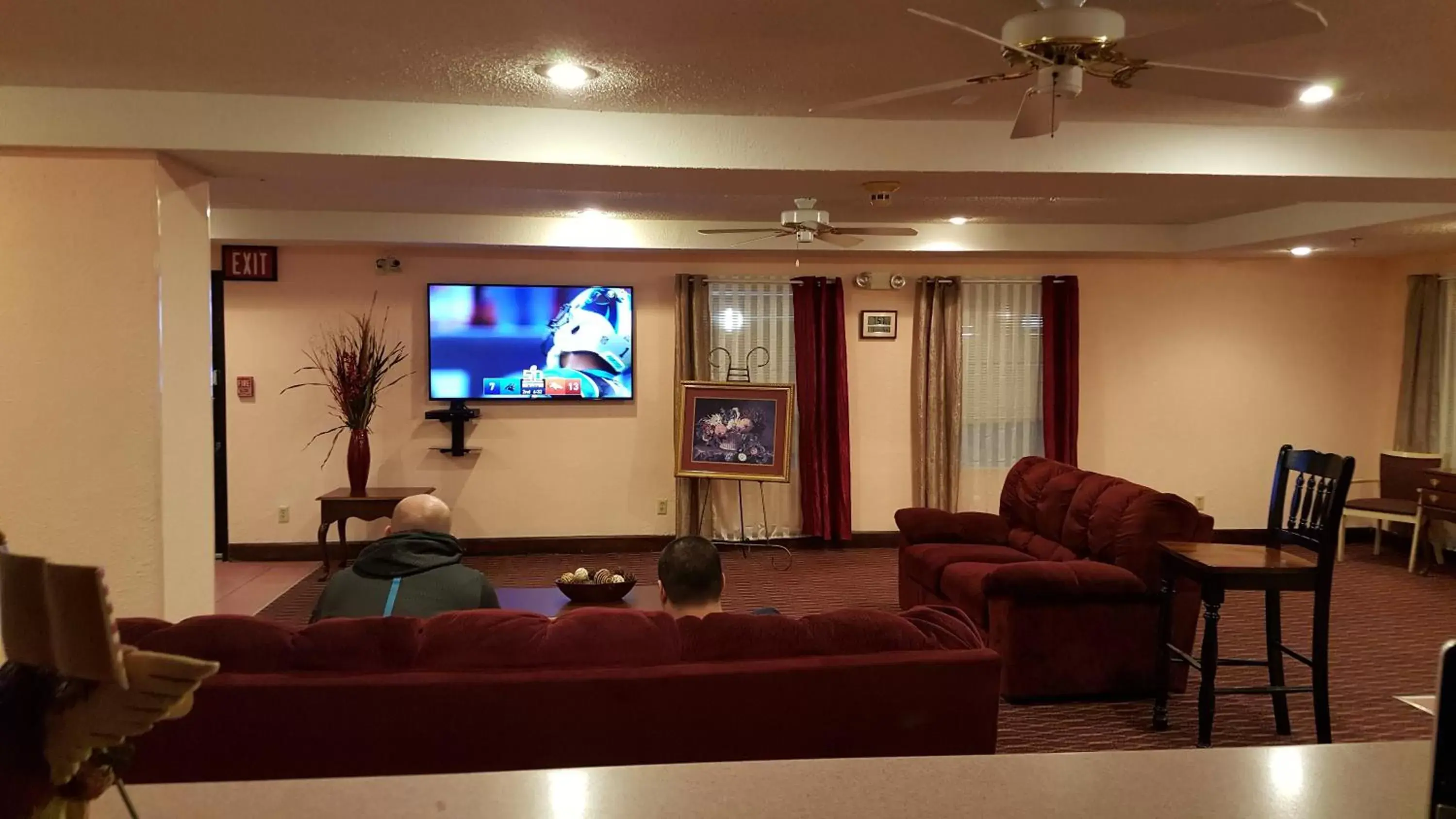 Seating Area in Key West Inn - Baxley