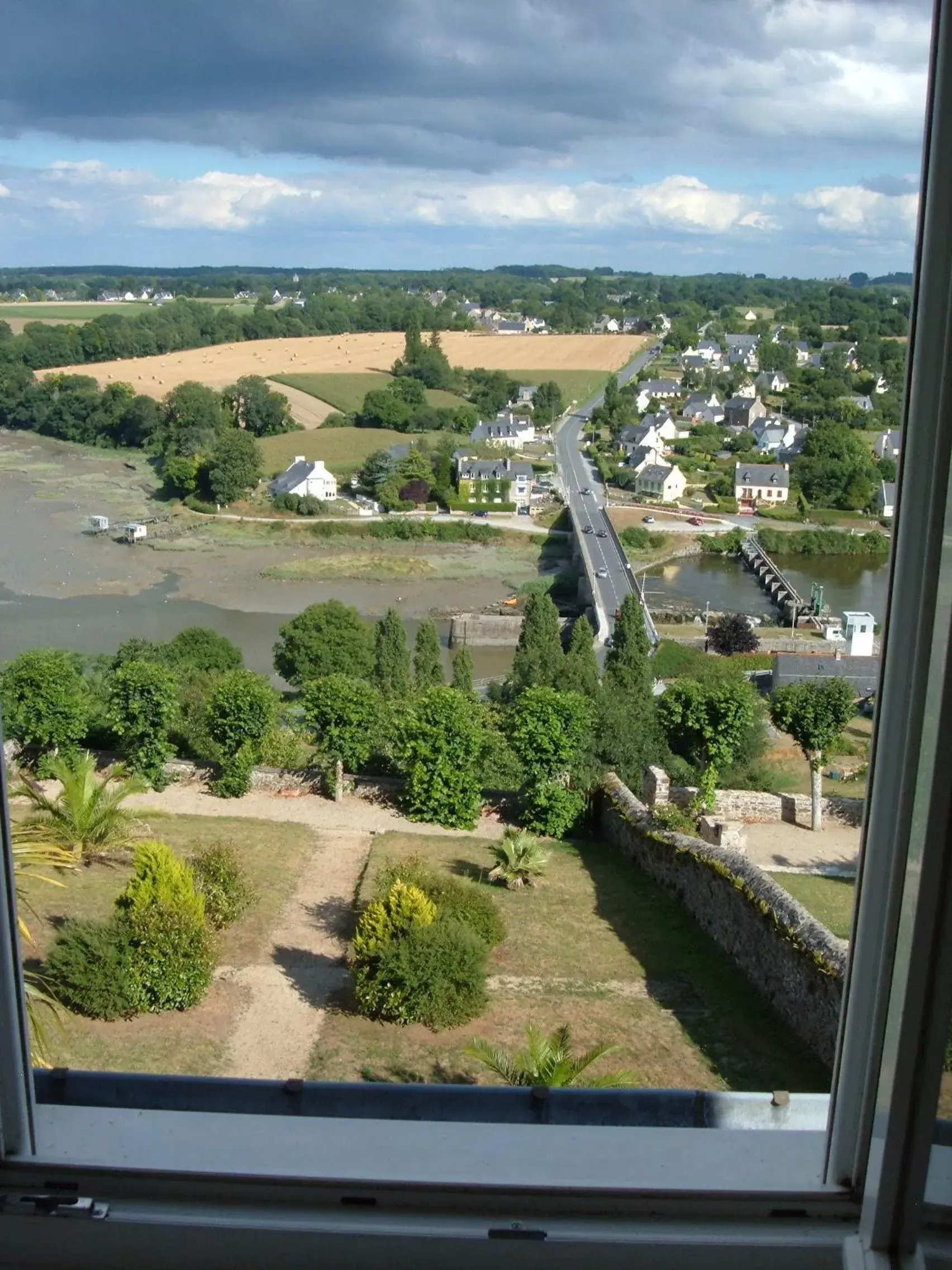 River view in Vue sur la Rance