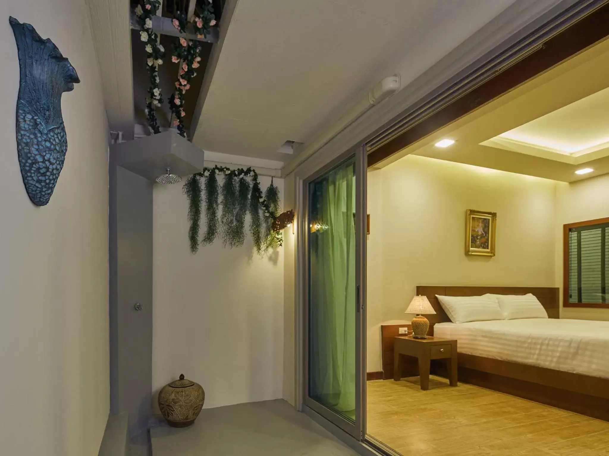 Shower, Bed in The Agate Pattaya Boutique Resort