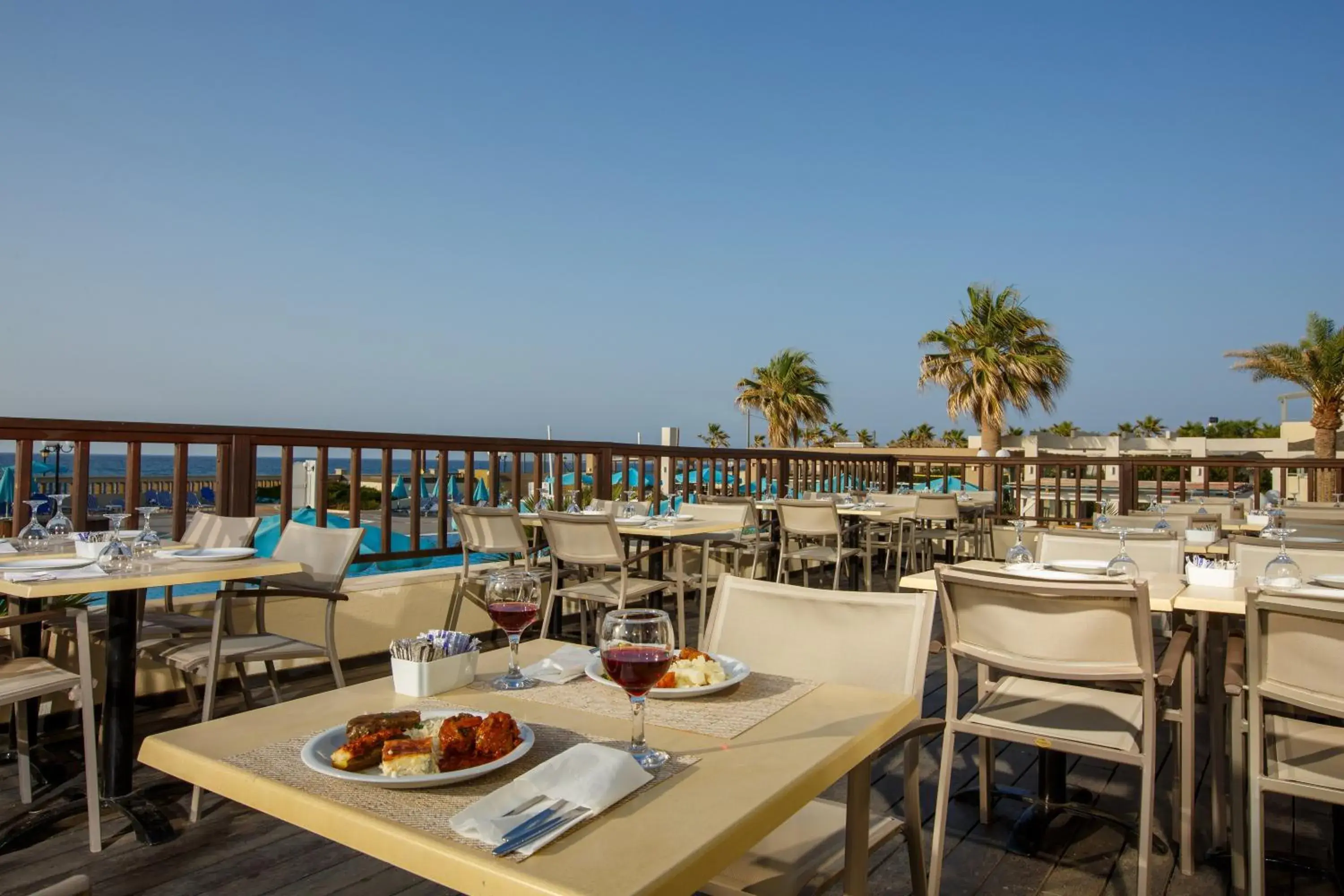 Restaurant/Places to Eat in Europa Beach Hotel