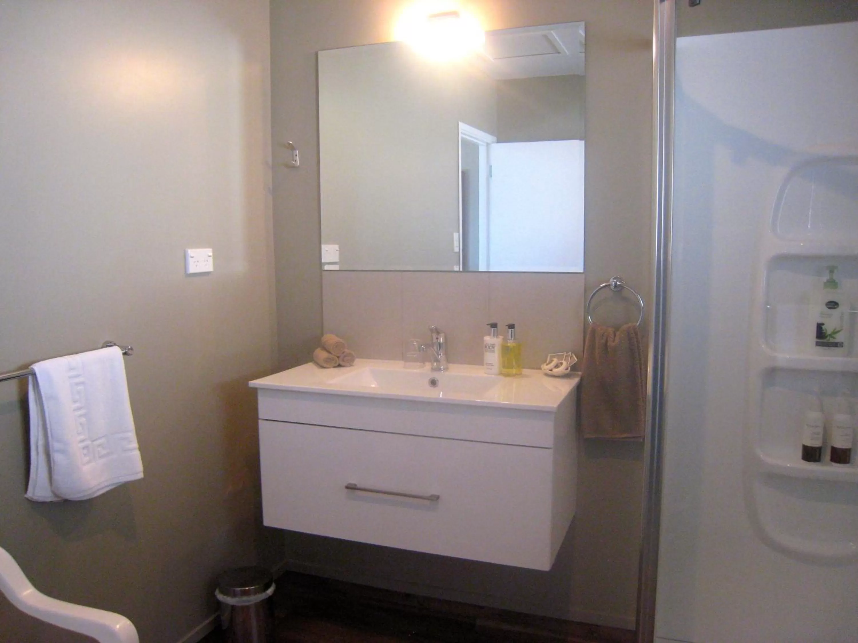 Bathroom in Buller Court on Palmerston