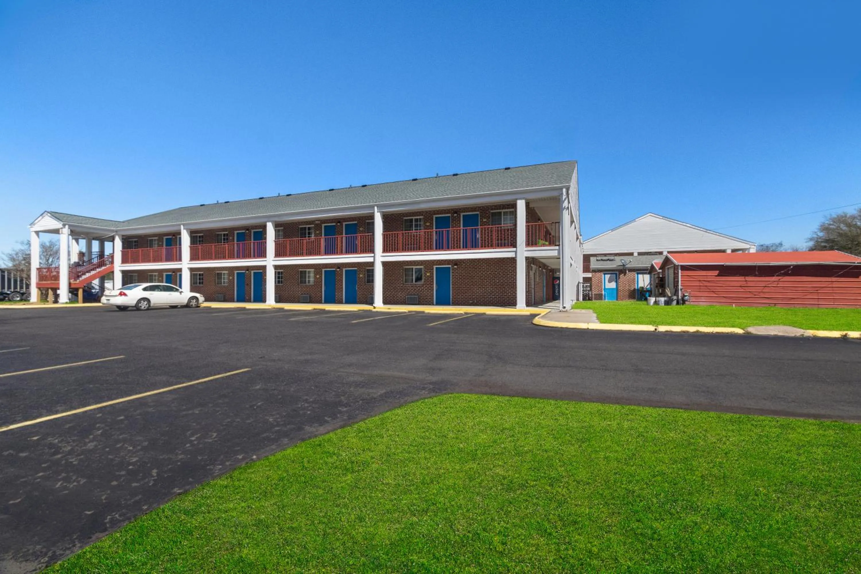 Property building in Americas Best Value Inn Edenton
